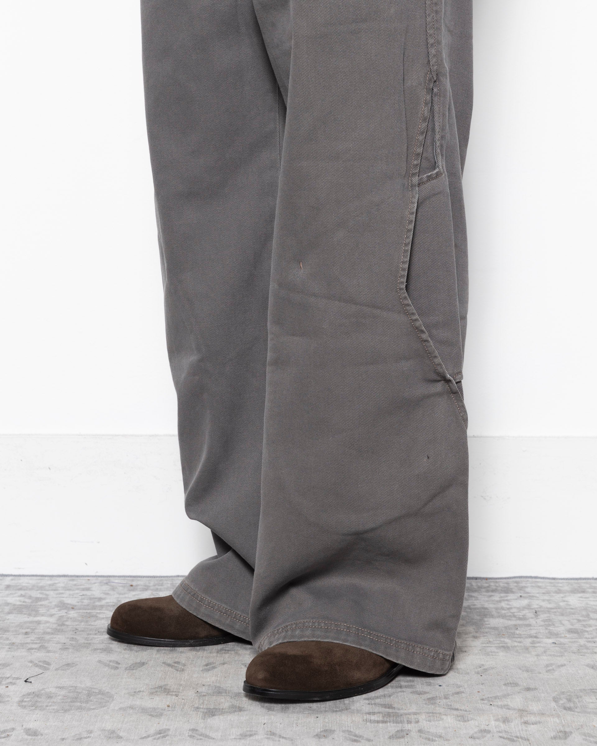 Grey Arrows Pocket Jeans in Smoke Grey