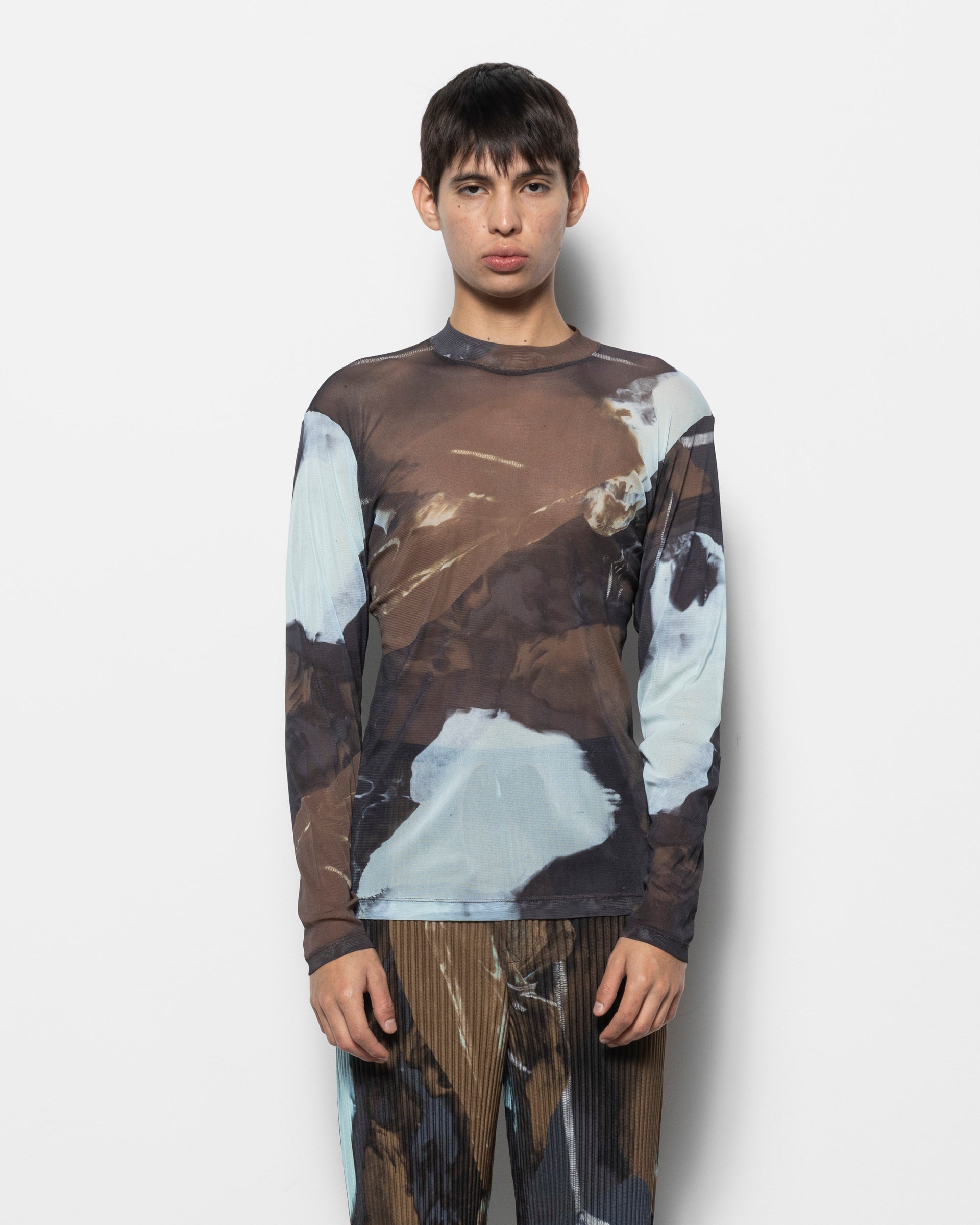 HOMME PLISSÉ ISSEY MIYAKE TRUSS ナイロンコート アイテムのご紹介「TRUSS」 – isseymiyake.com