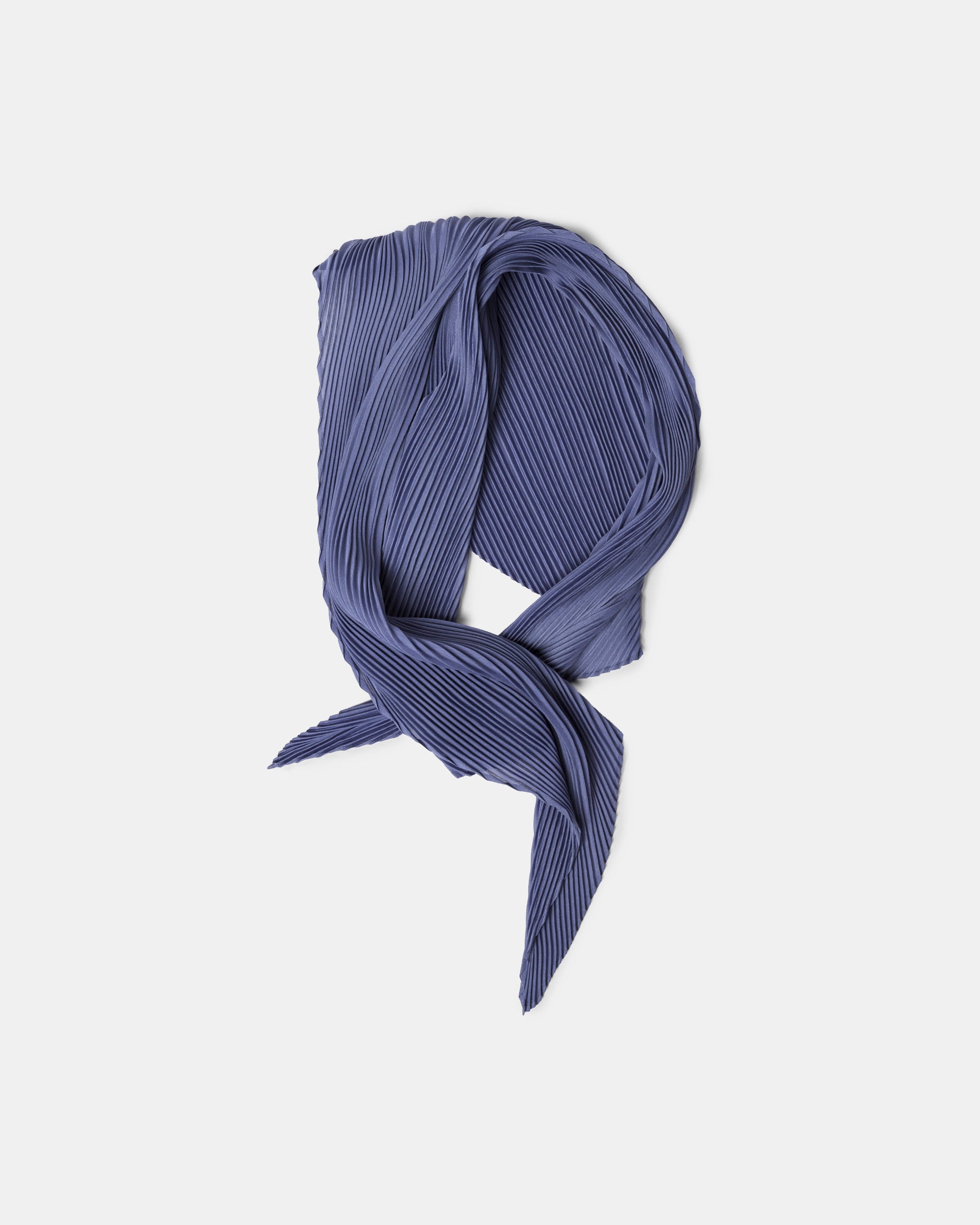 ISSEY MIYAKE 青 マフラー グローブ Homme Plissé Issey Miyake Antipasto Scarf in Blue | RODEN GRAY
