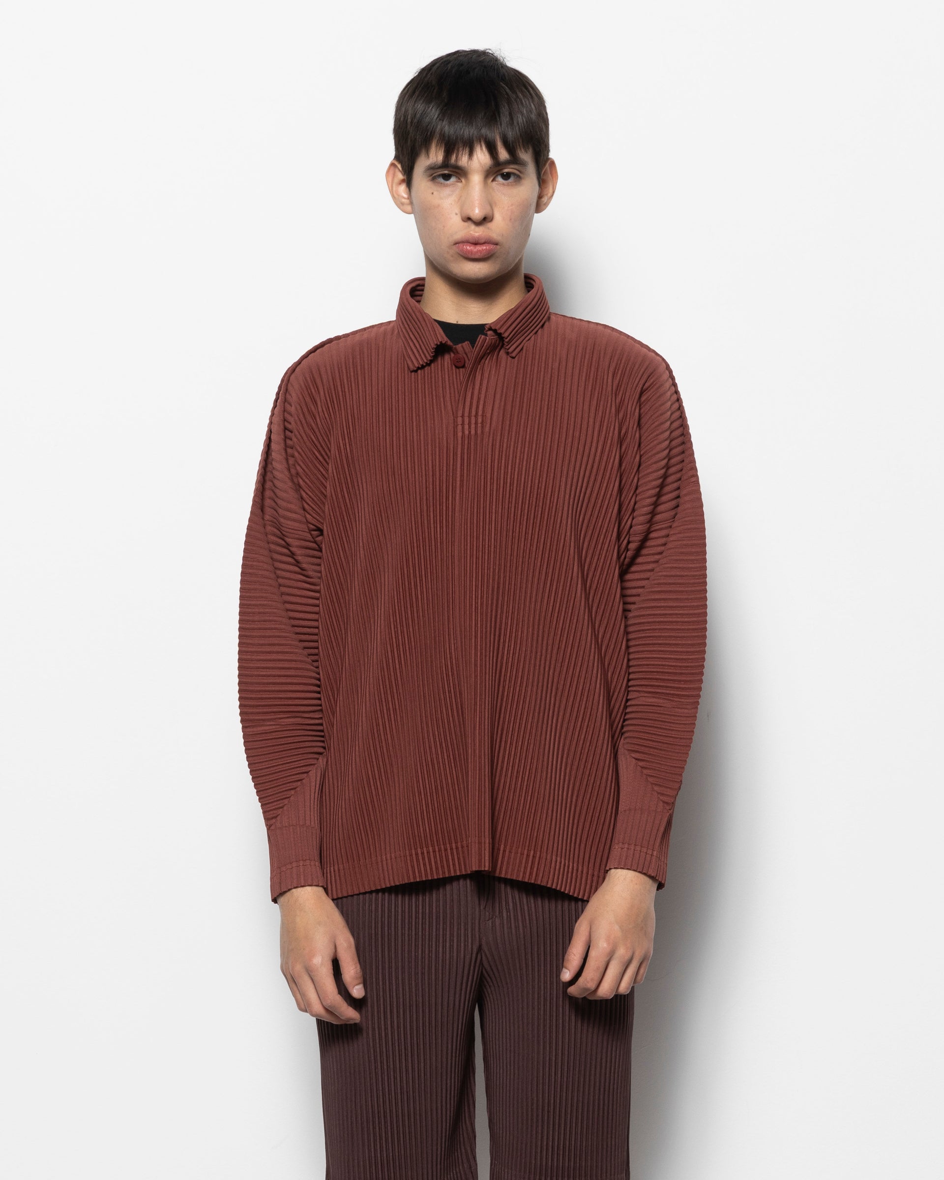 August Pleated Polo in Mud Brown