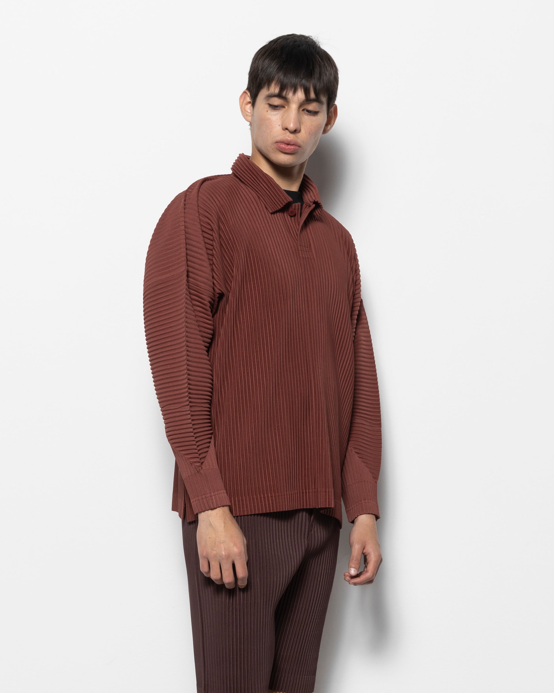 August Pleated Polo in Mud Brown