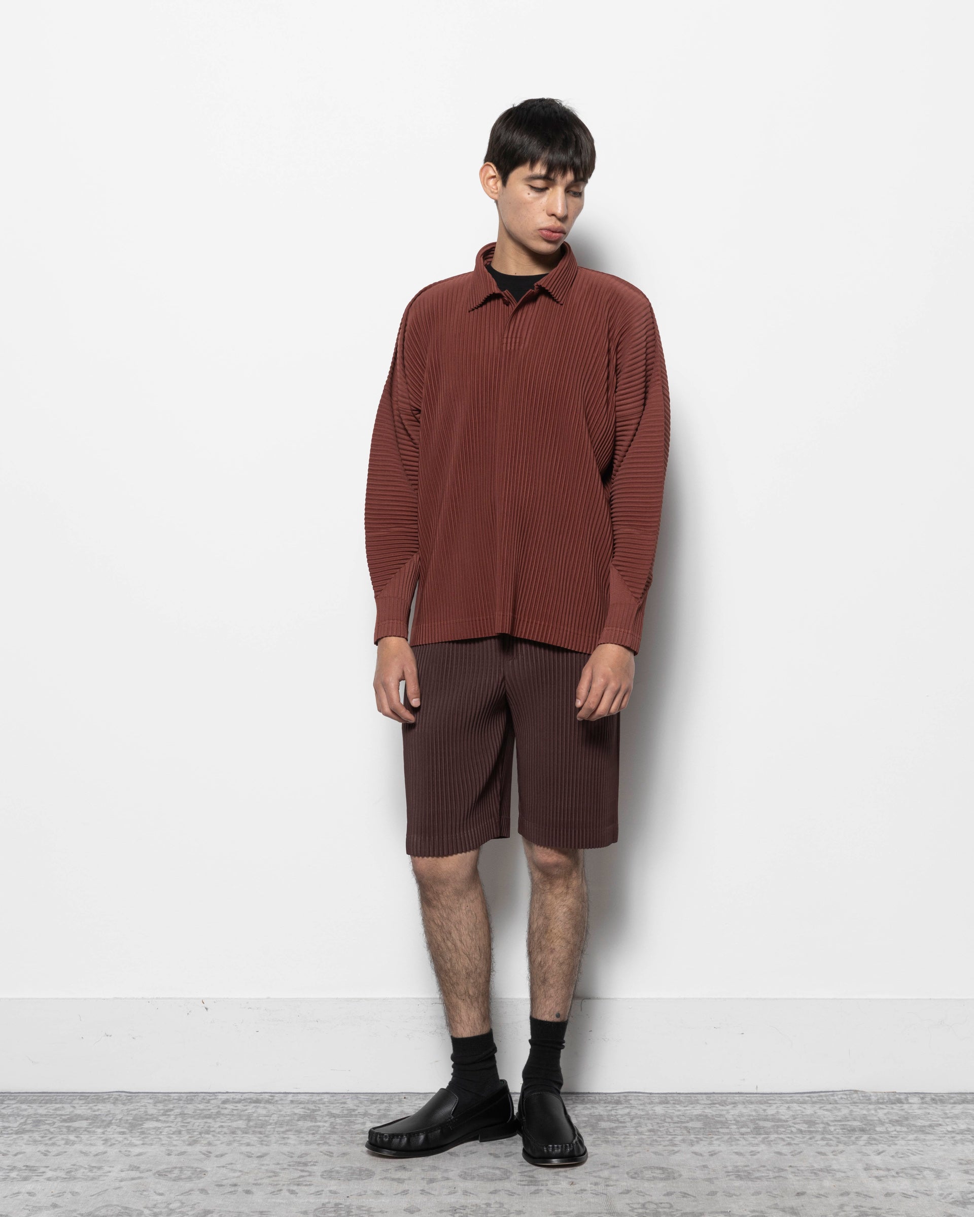 Homme plisse issey Miyakeポロシャツ　ブラウン　サイズ2 Homme Plissé Issey Miyake August Pleated Polo in Mud Brown | Roden