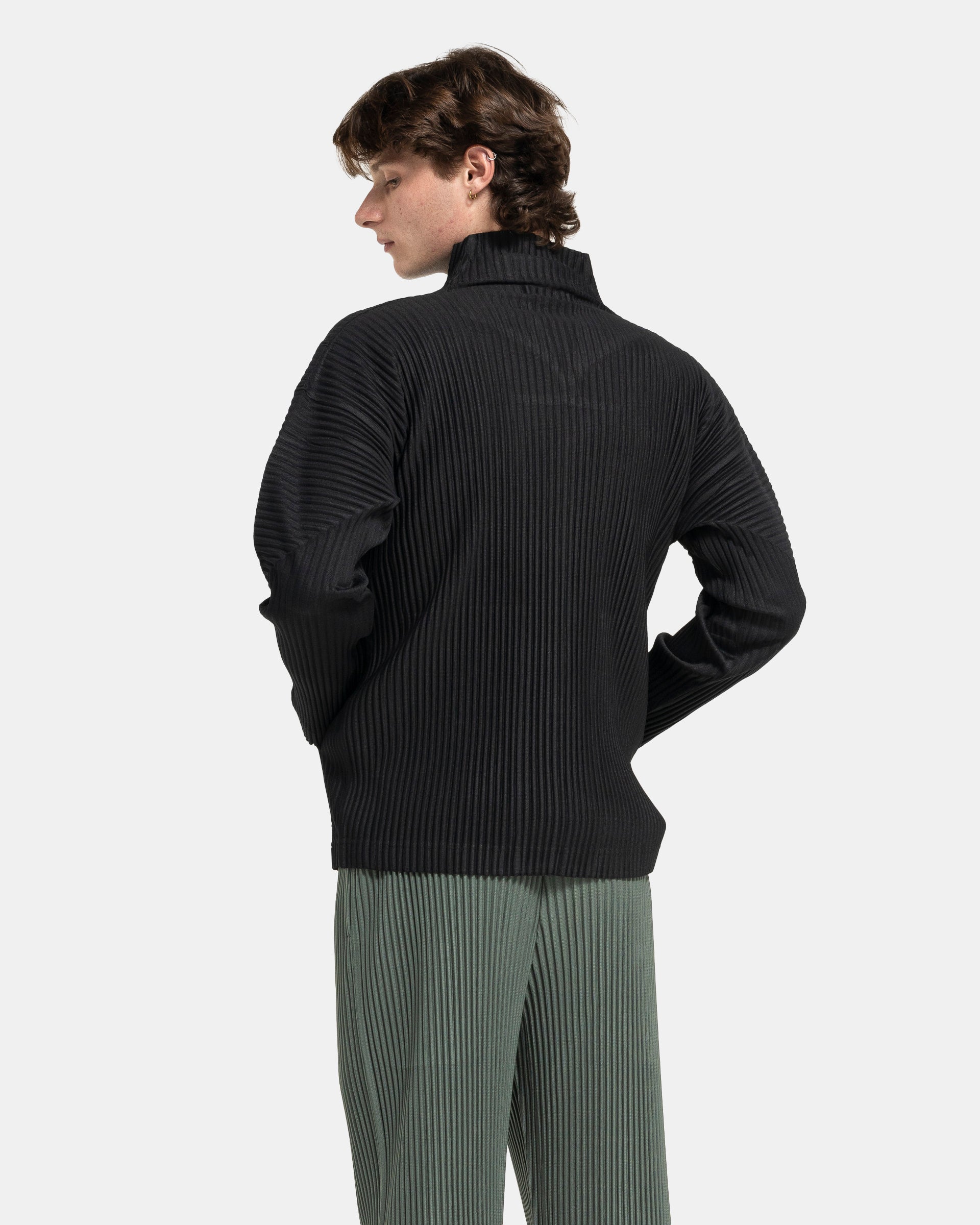 Basic Pleated Jacket in Black