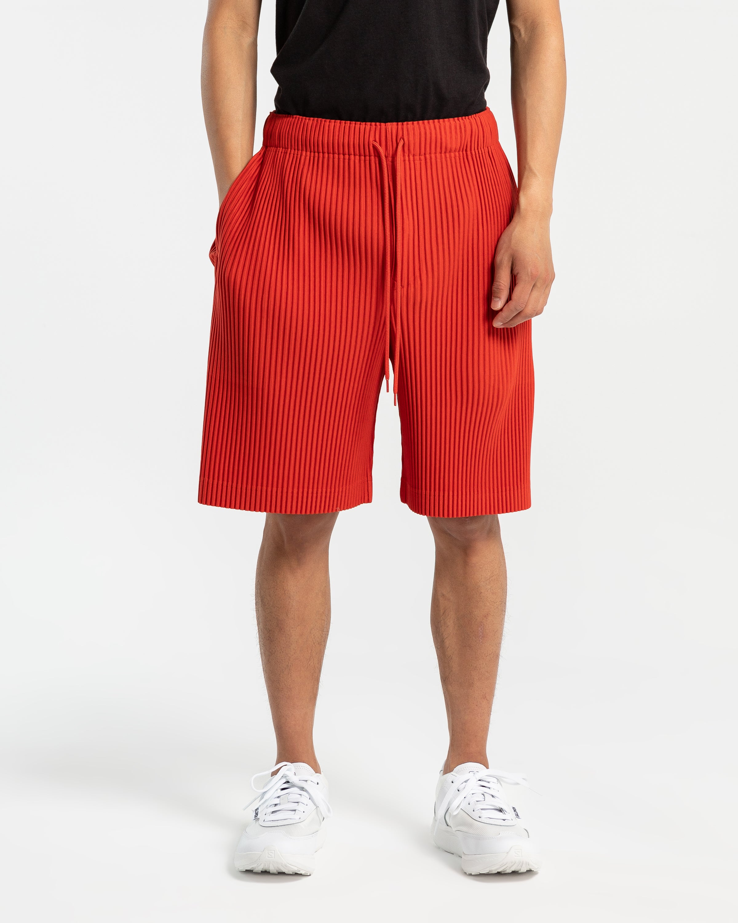 Color Pleat Bottom Shorts in Dry Red