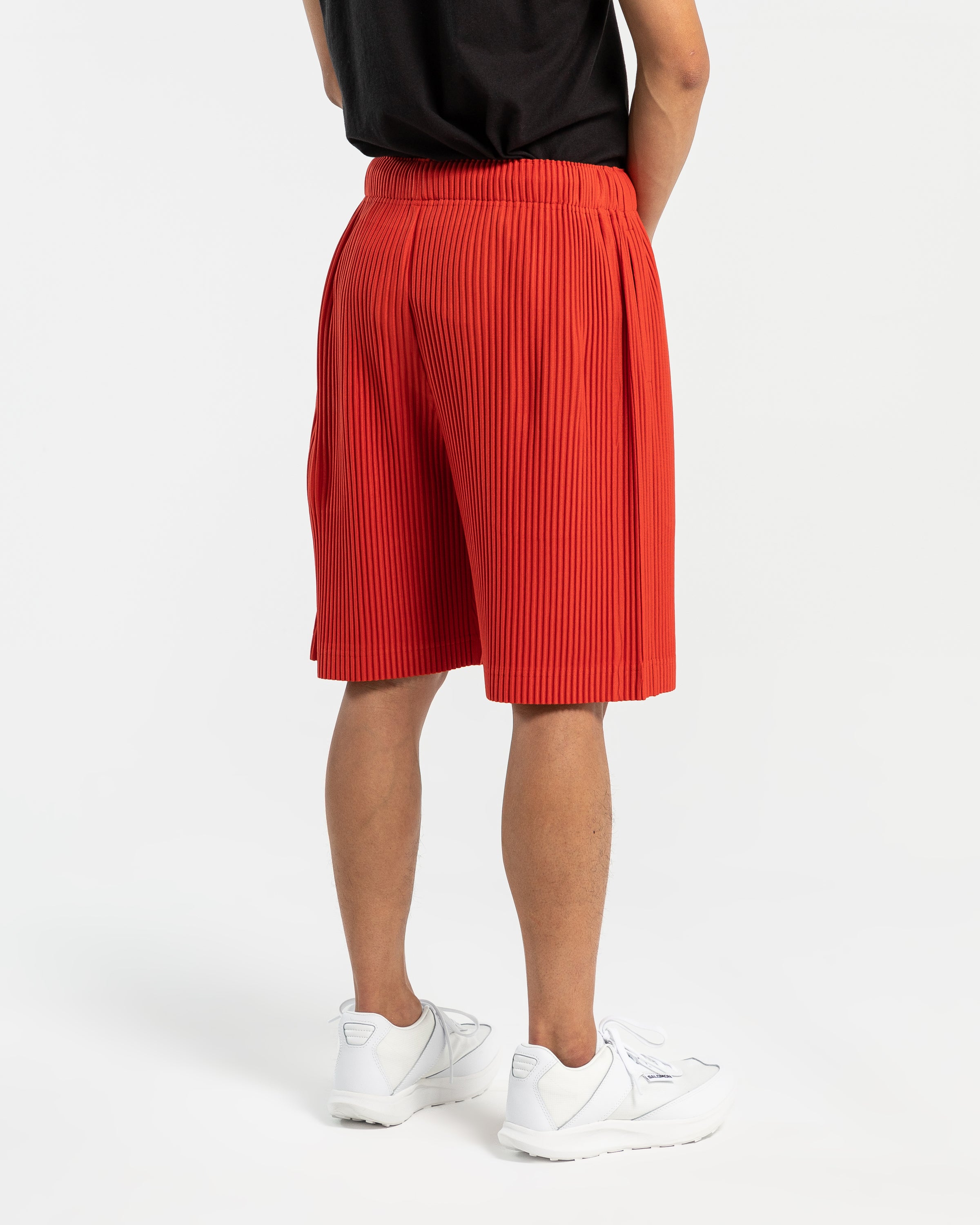 Color Pleat Bottom Shorts in Dry Red