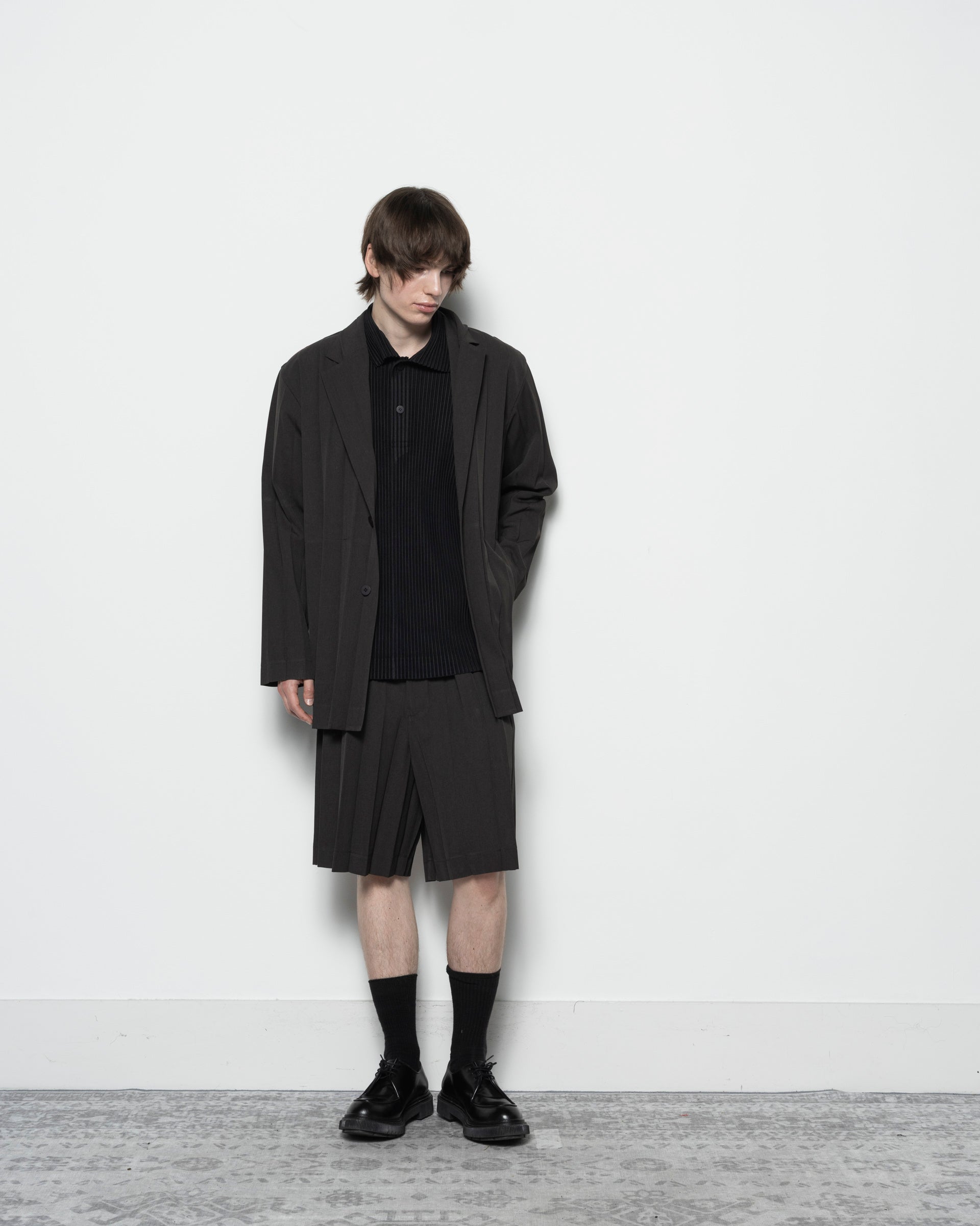 homme plisse issey miyake edge エッジコート　黒 Homme Plissé Issey Miyake Edge Jacket in Dark Brown | RODEN GRAY