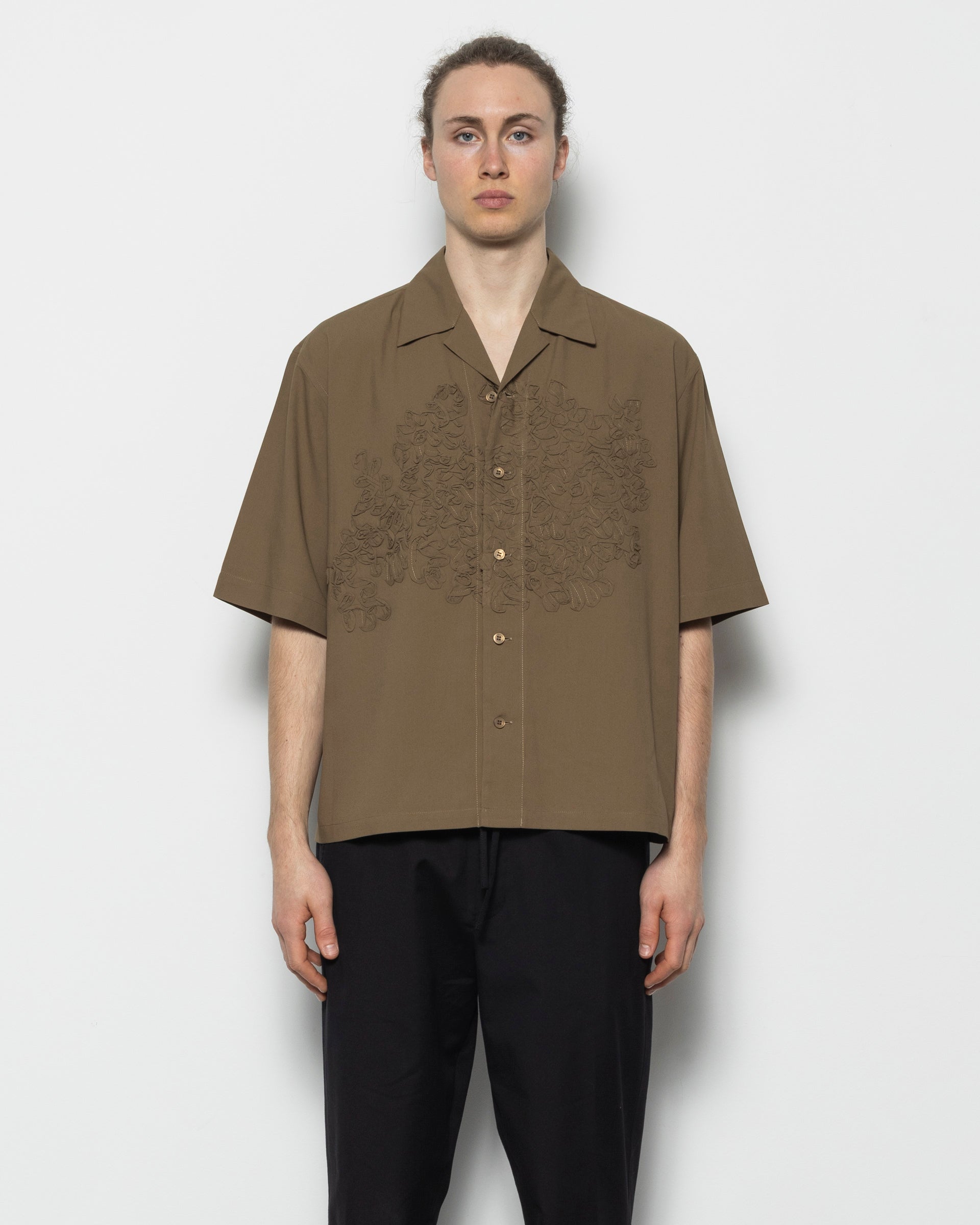 Embroidery Press S/S Shirt in Khaki