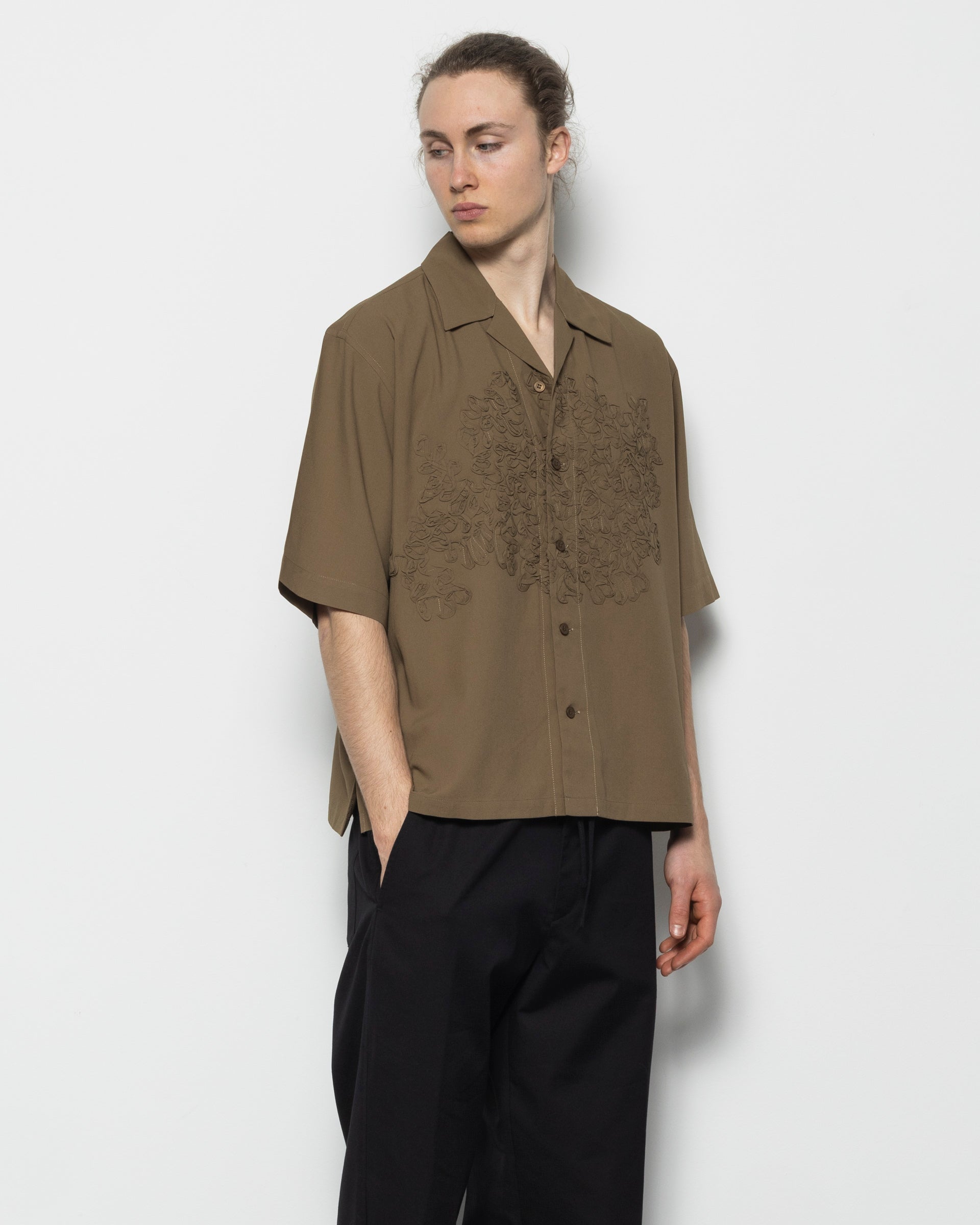 Embroidery Press S/S Shirt in Khaki