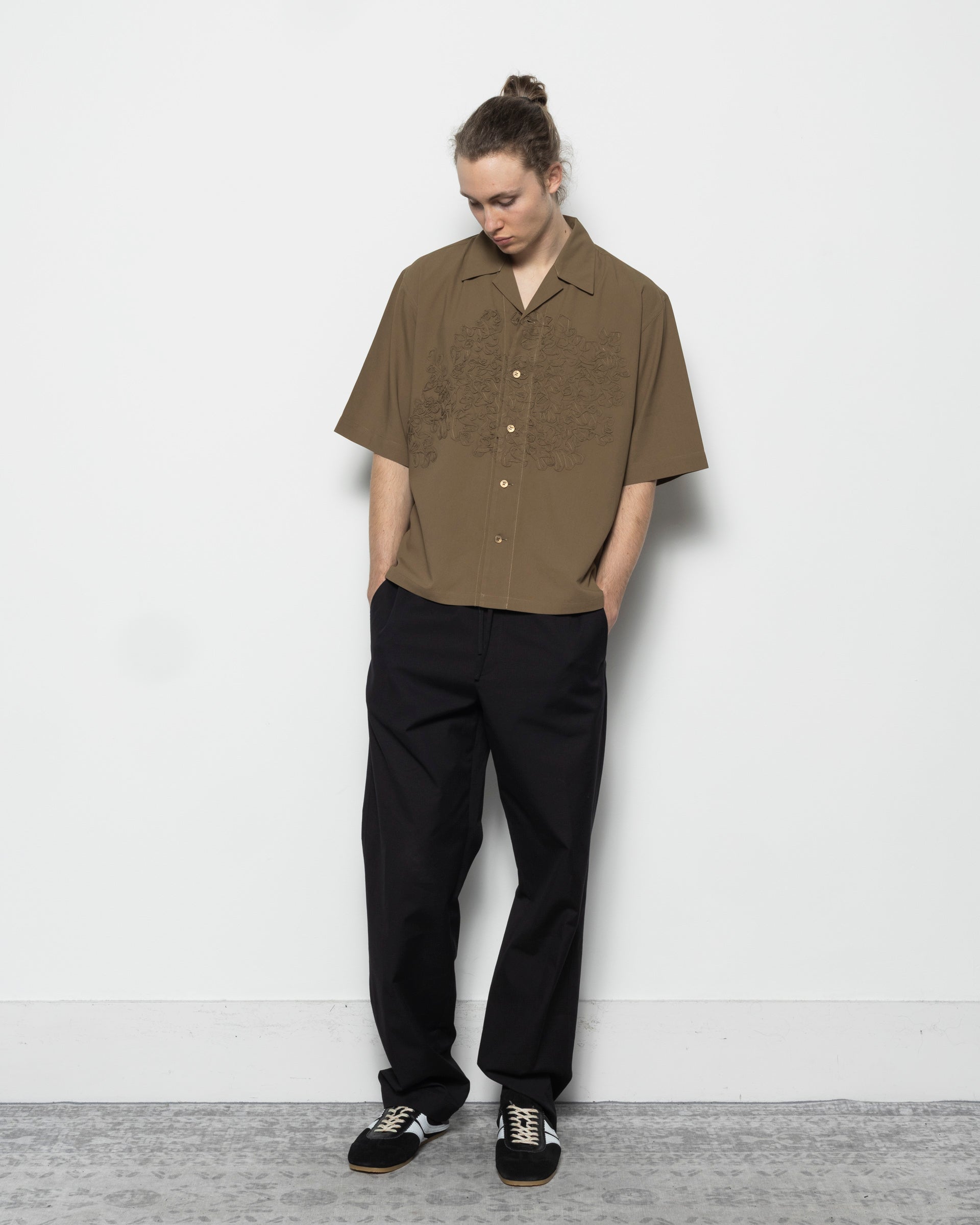 Embroidery Press S/S Shirt in Khaki