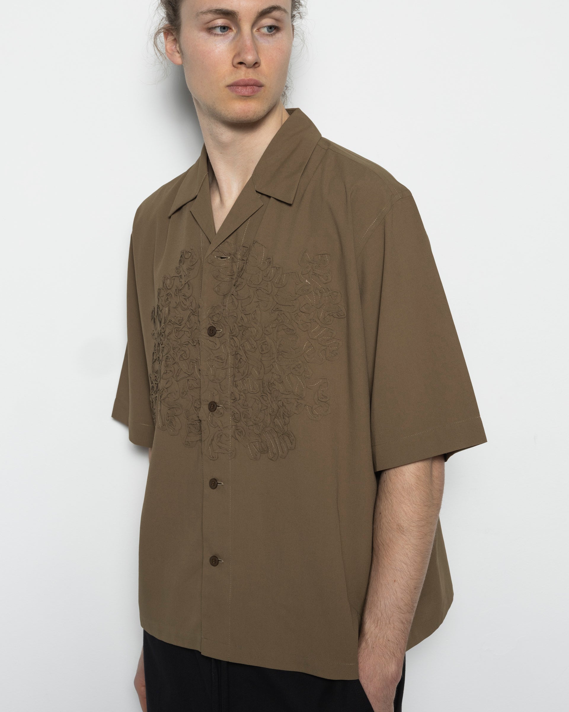 Embroidery Press S/S Shirt in Khaki
