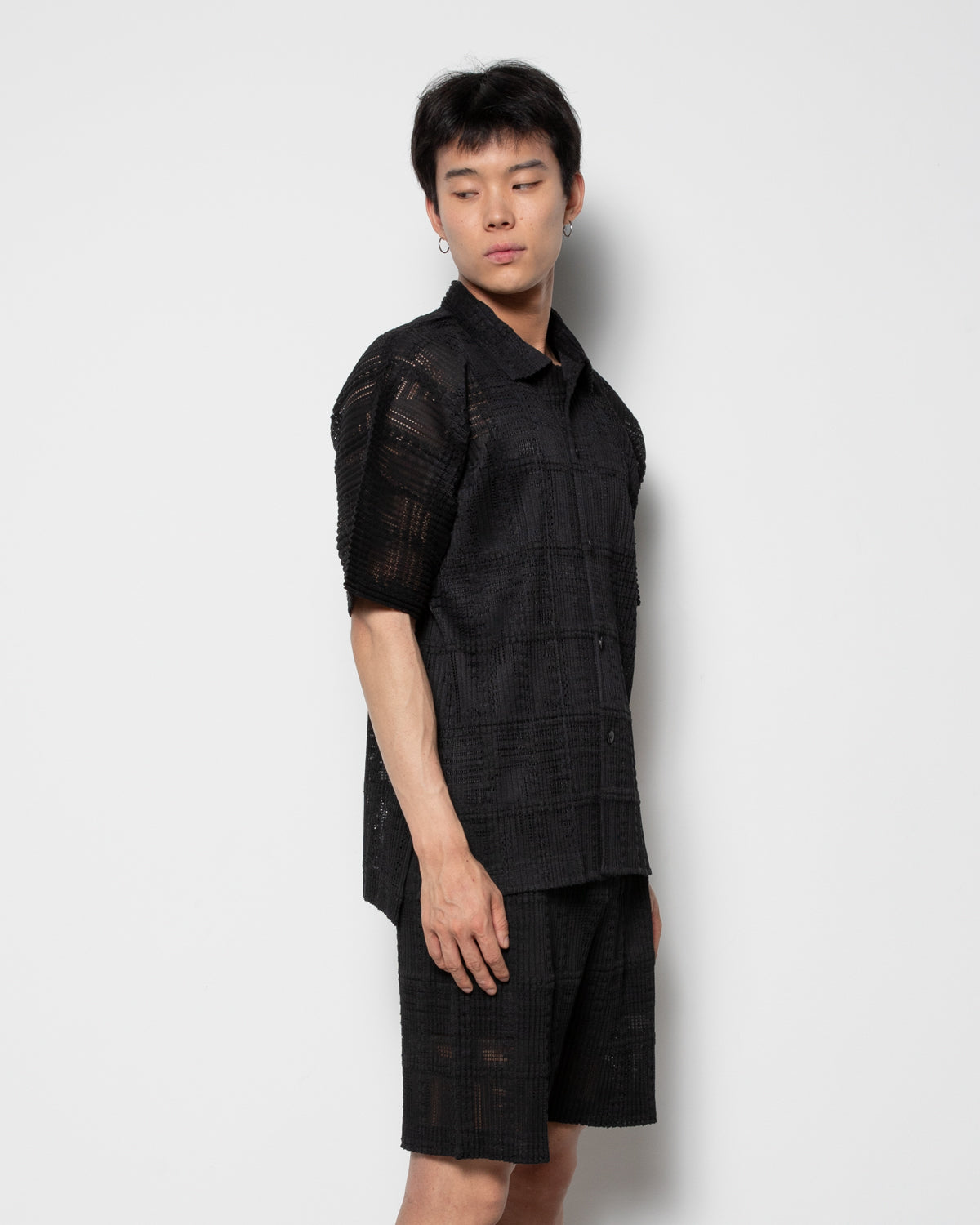 Lace Grid Pleats Shirt in Black