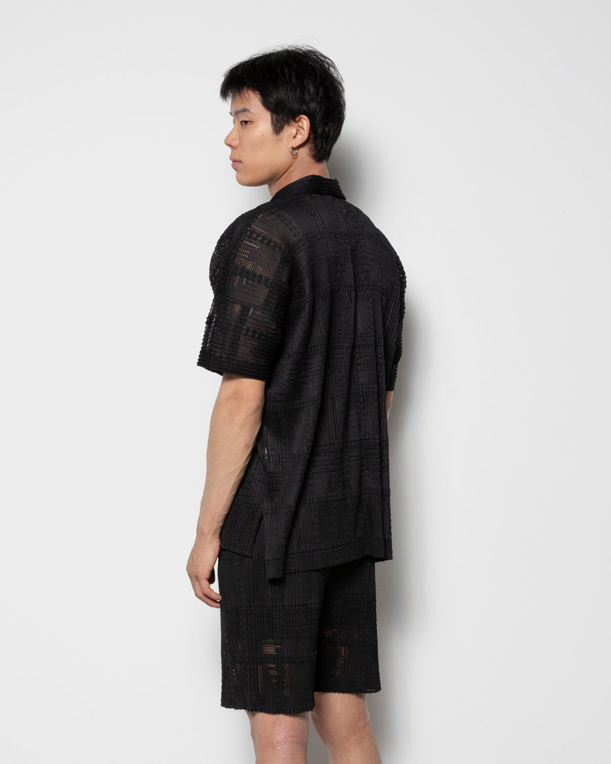 Lace Grid Pleats Shirt in Black