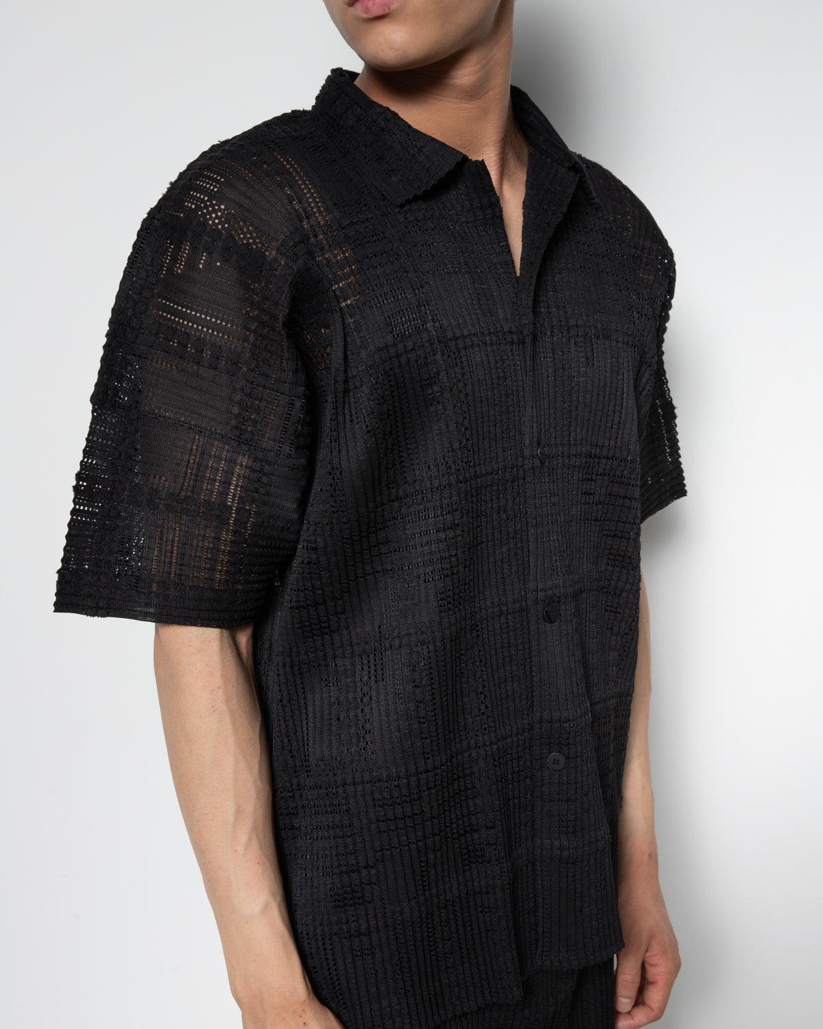 Lace Grid Pleats Shirt in Black