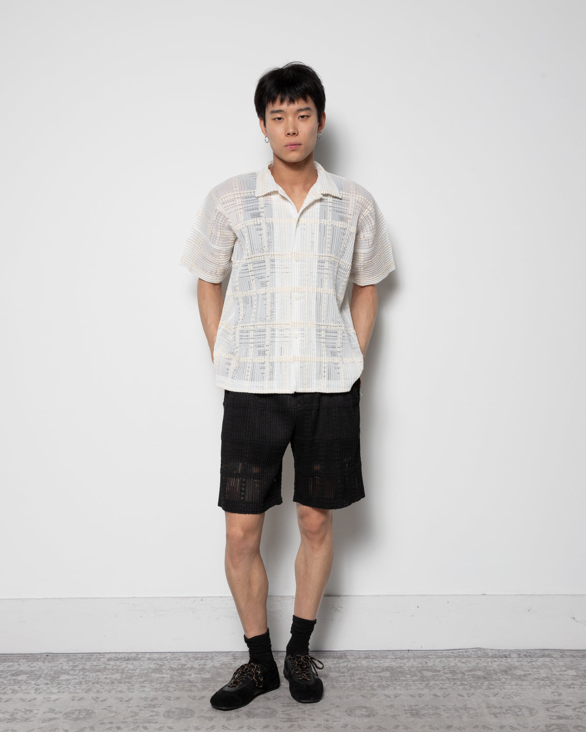 Lace Grid Pleats Shorts in Black