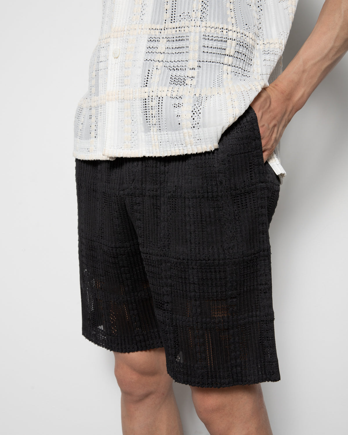 Lace Grid Pleats Shorts in Black
