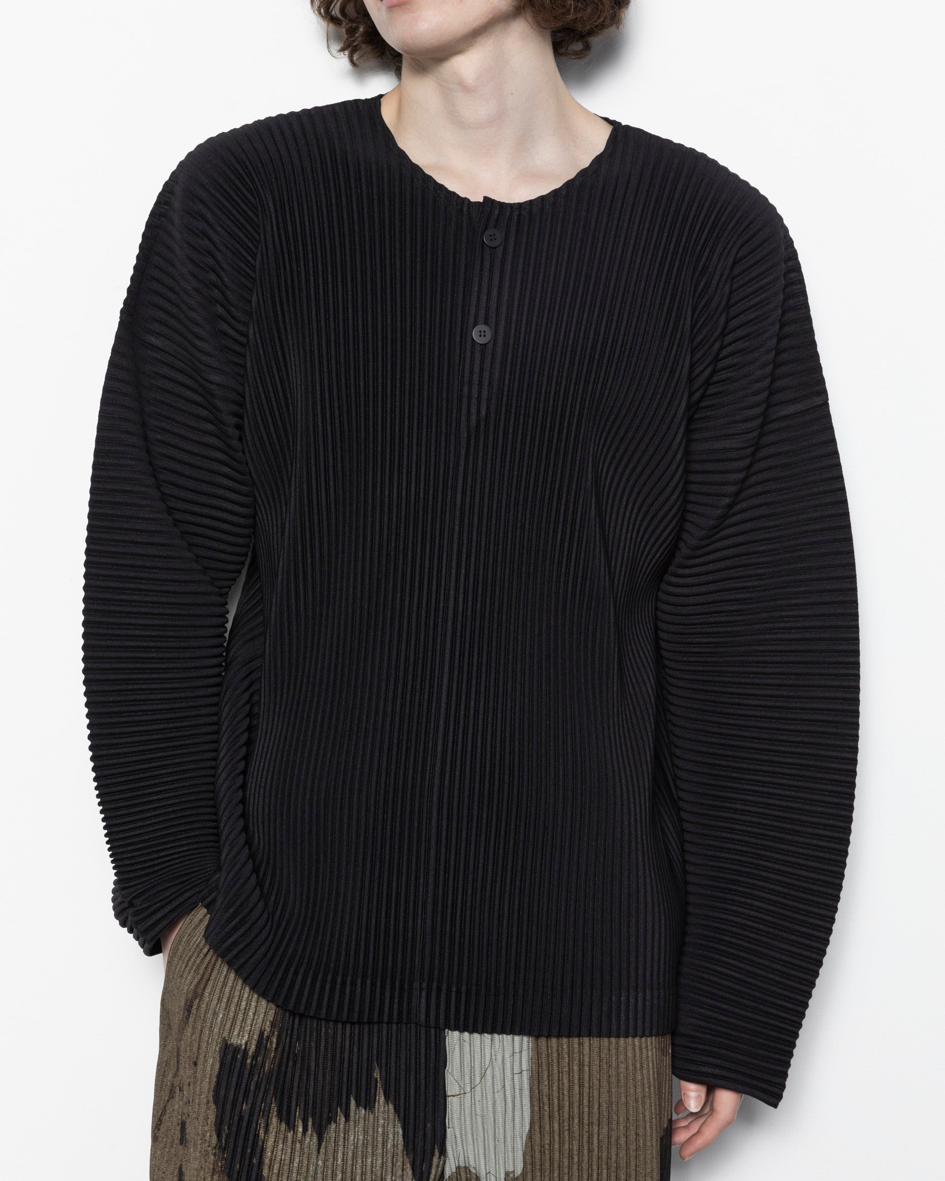 MC February Longsleeve in Black