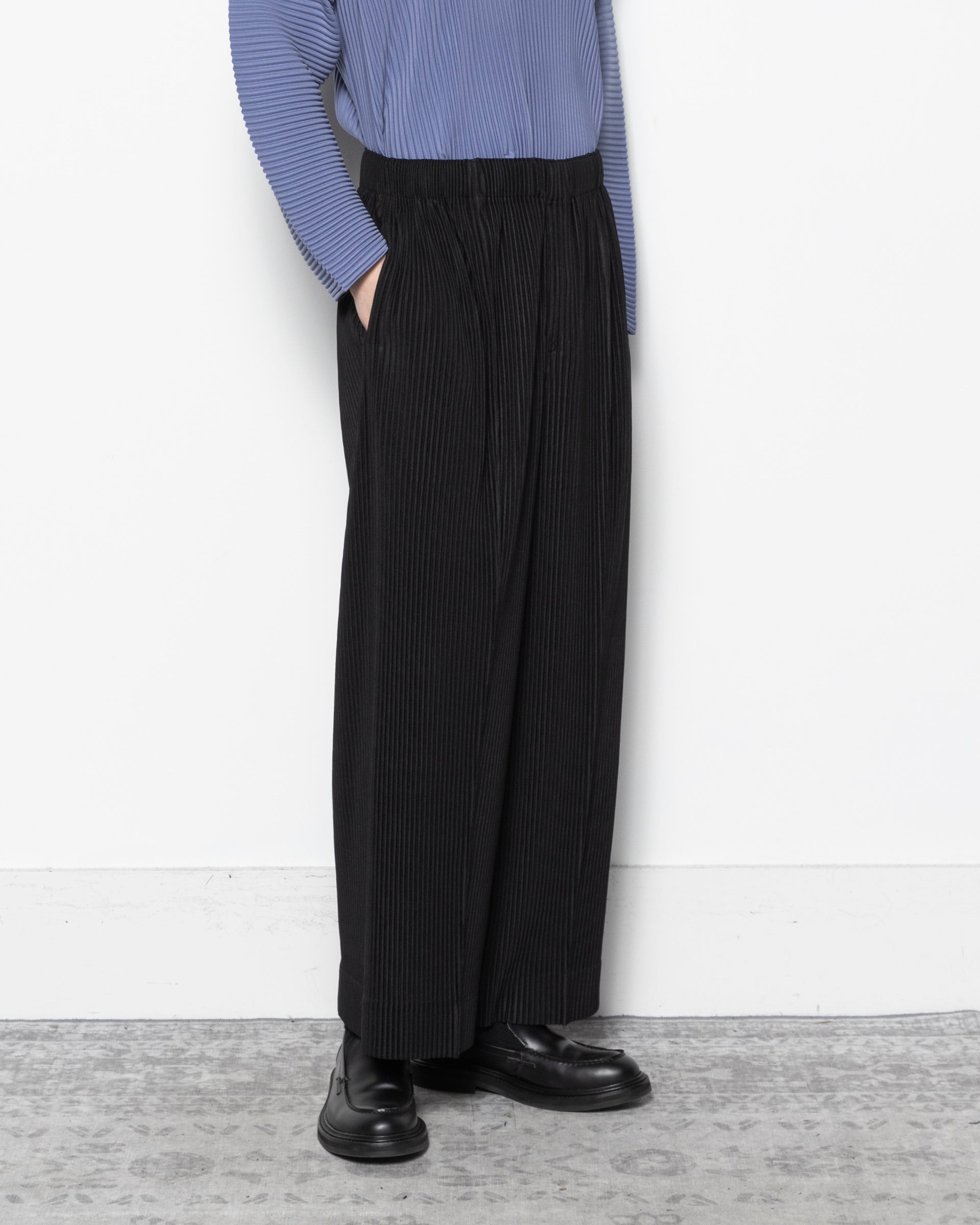 Homme Plissé Issey Miyake MC January Pants in Black | RODEN GRAY