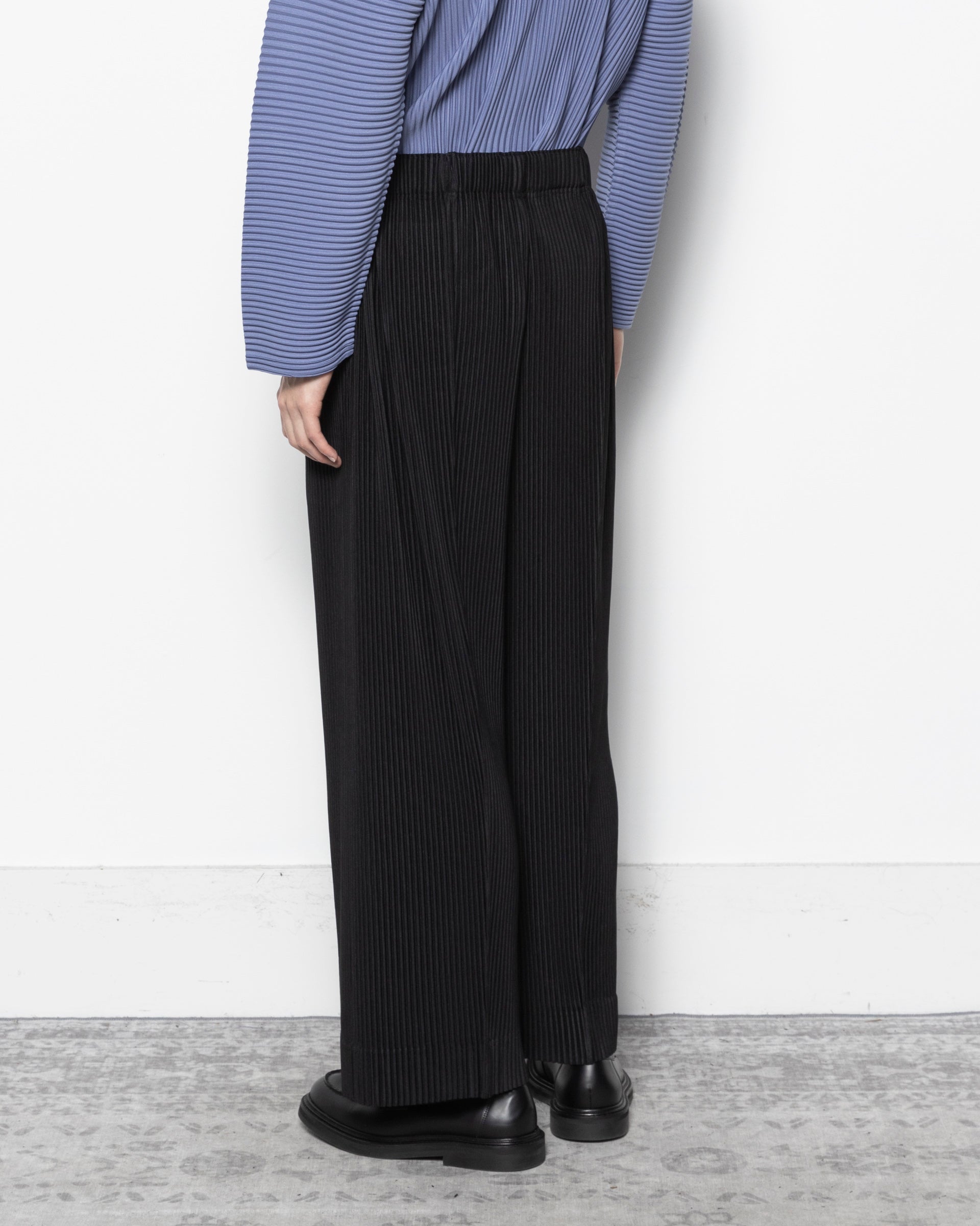Homme Plissé Issey Miyake MC January Pants in Black | RODEN GRAY