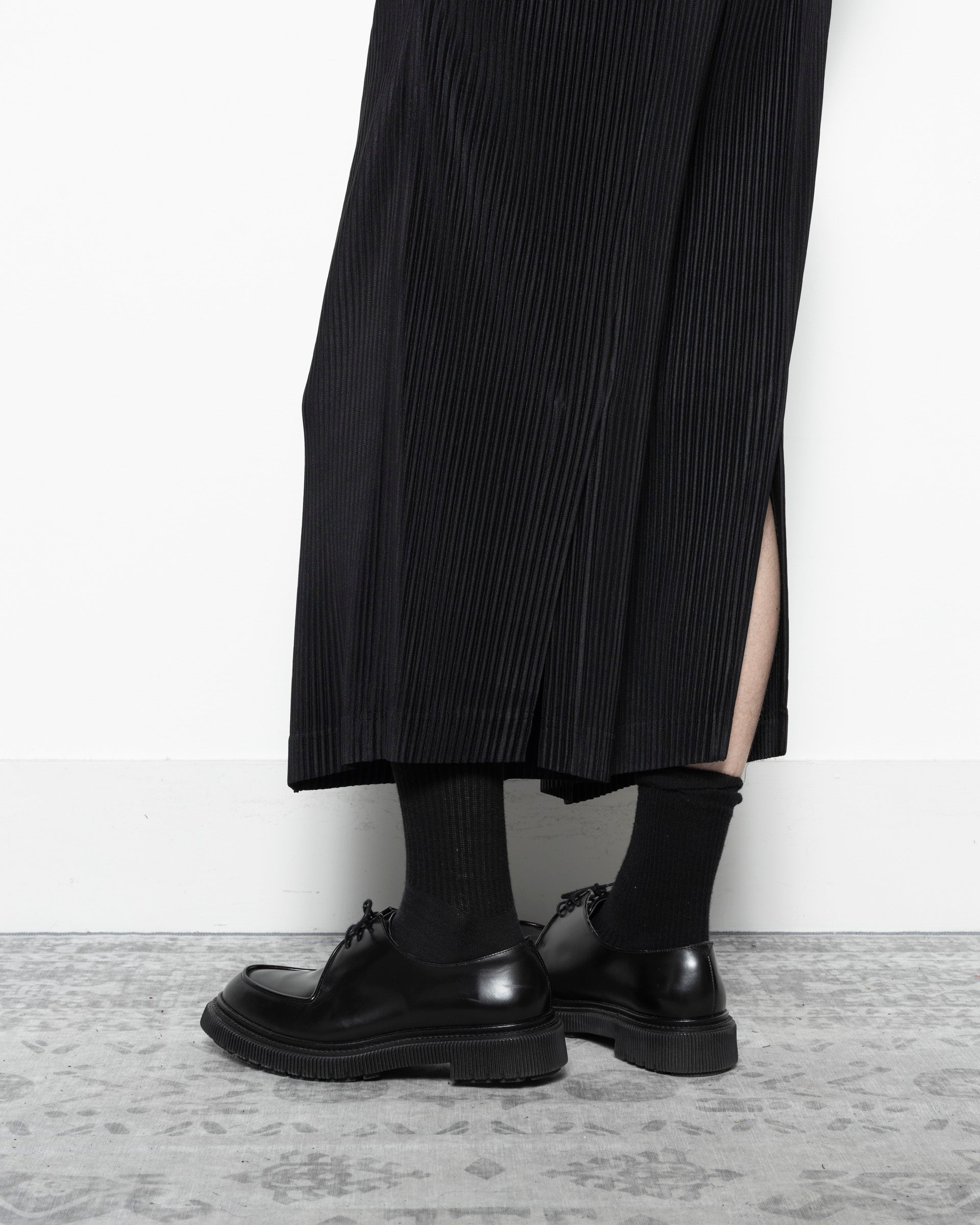 Homme Plissé Issey Miyake MC June Shorts in Black | RODEN GRAY