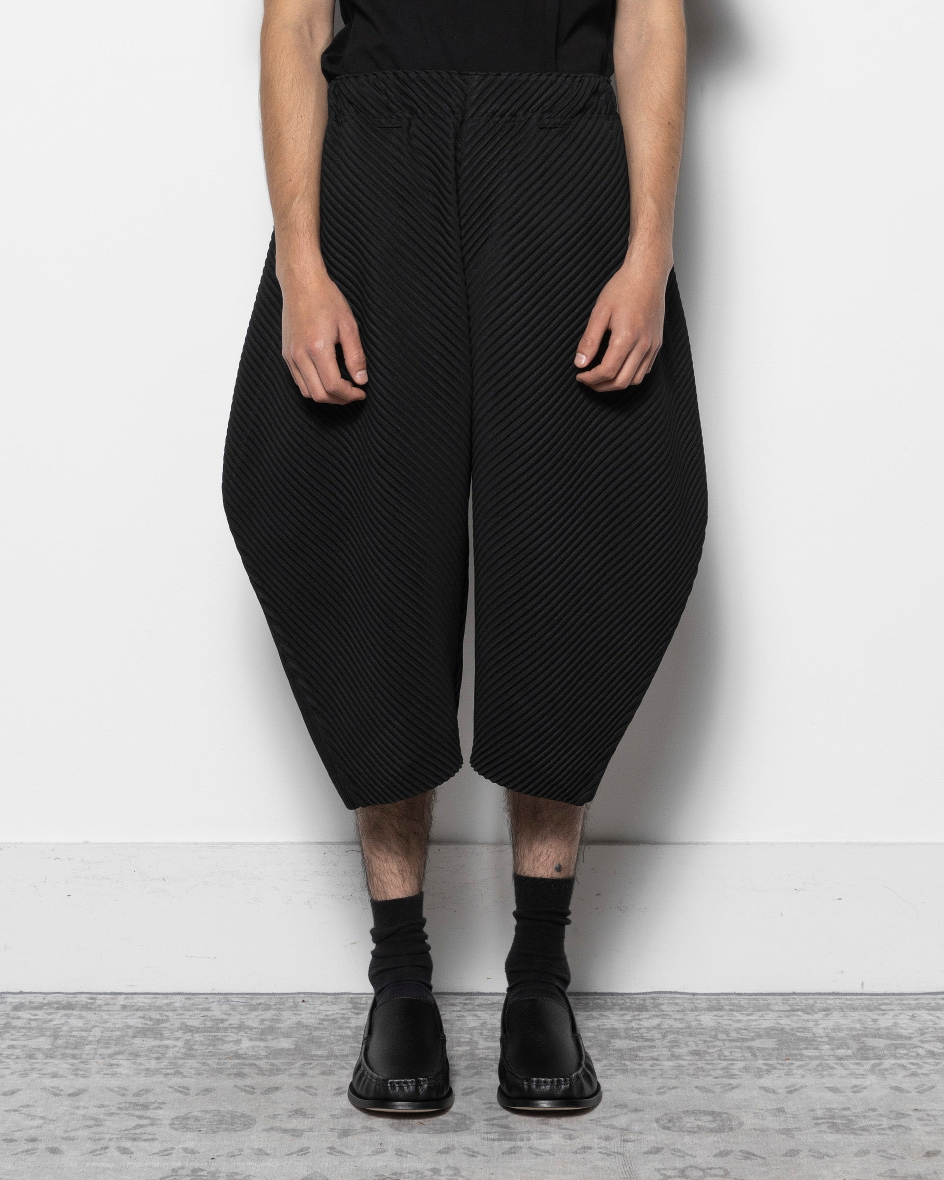 Pleated Bottoms 1 in Black