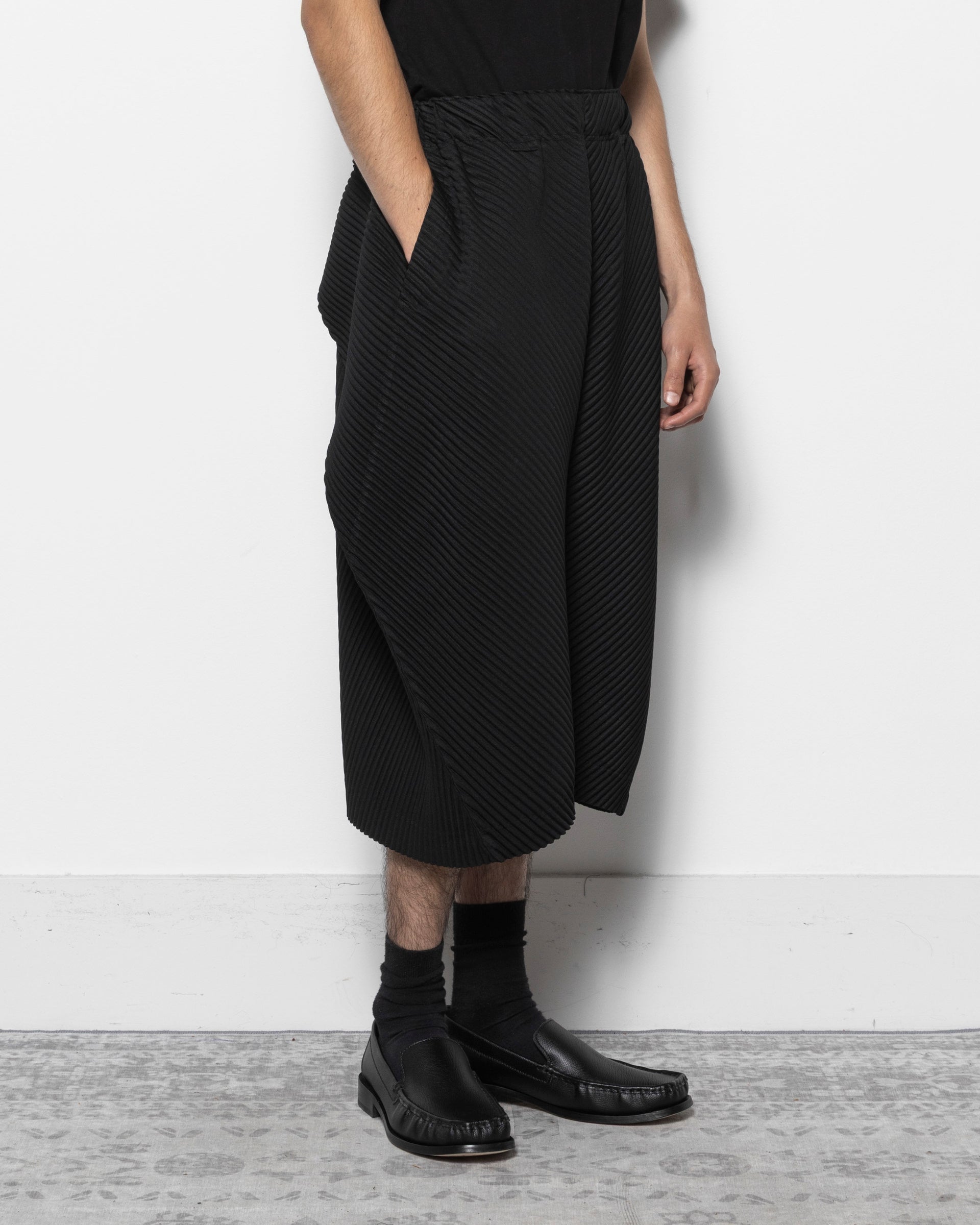 Pleated Bottoms 1 in Black