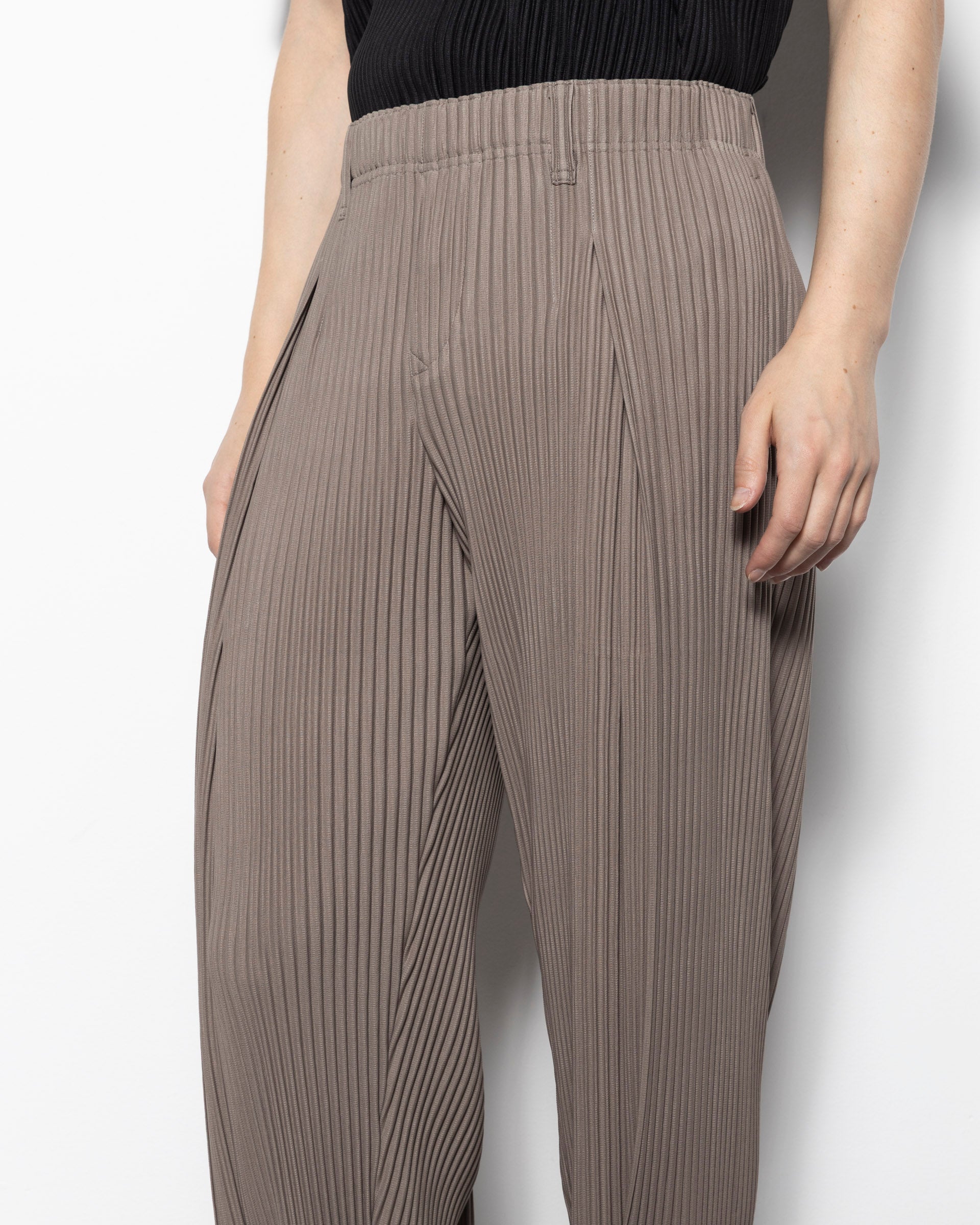 HOMME PLISSE TAILORED PLEATS 1 サイズ2 Homme Plissé Issey Miyake Tailored Pleats 1 in Riverside Grey | Roden
