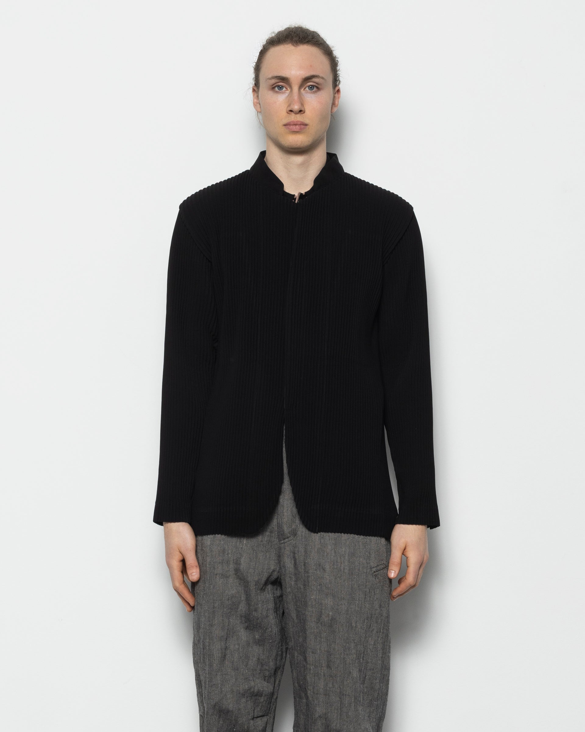 Tuxedo Pleats Jacket in Black