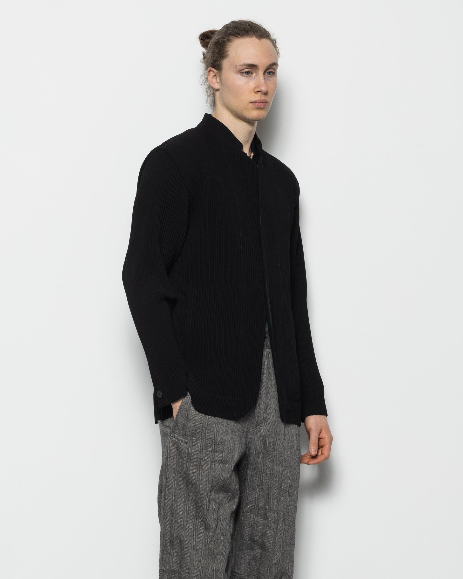 Tuxedo Pleats Jacket in Black