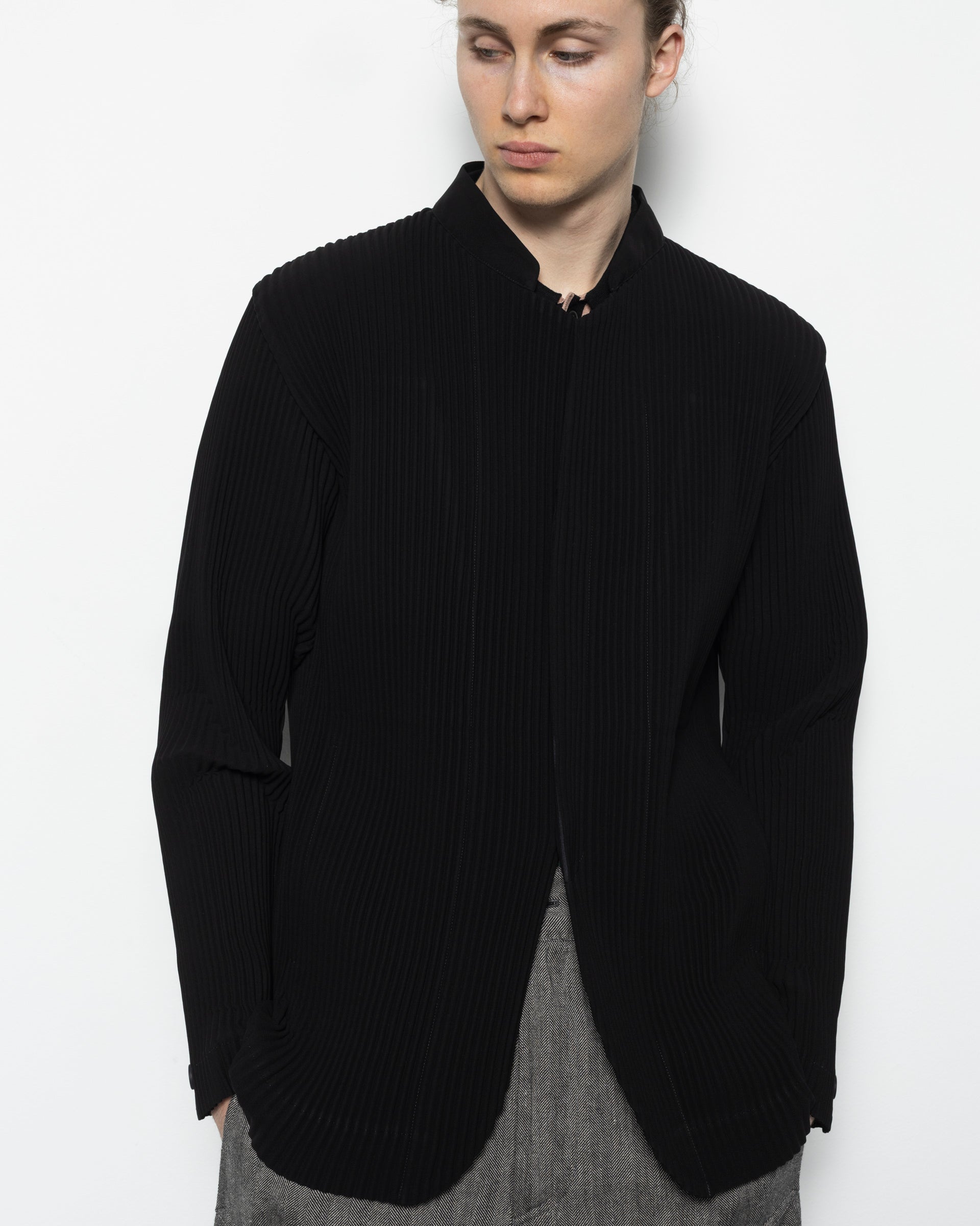 Tuxedo Pleats Jacket in Black