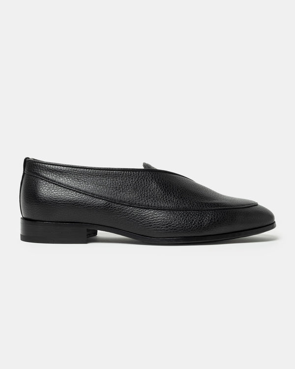 Shin Loafer in Shungite Black
