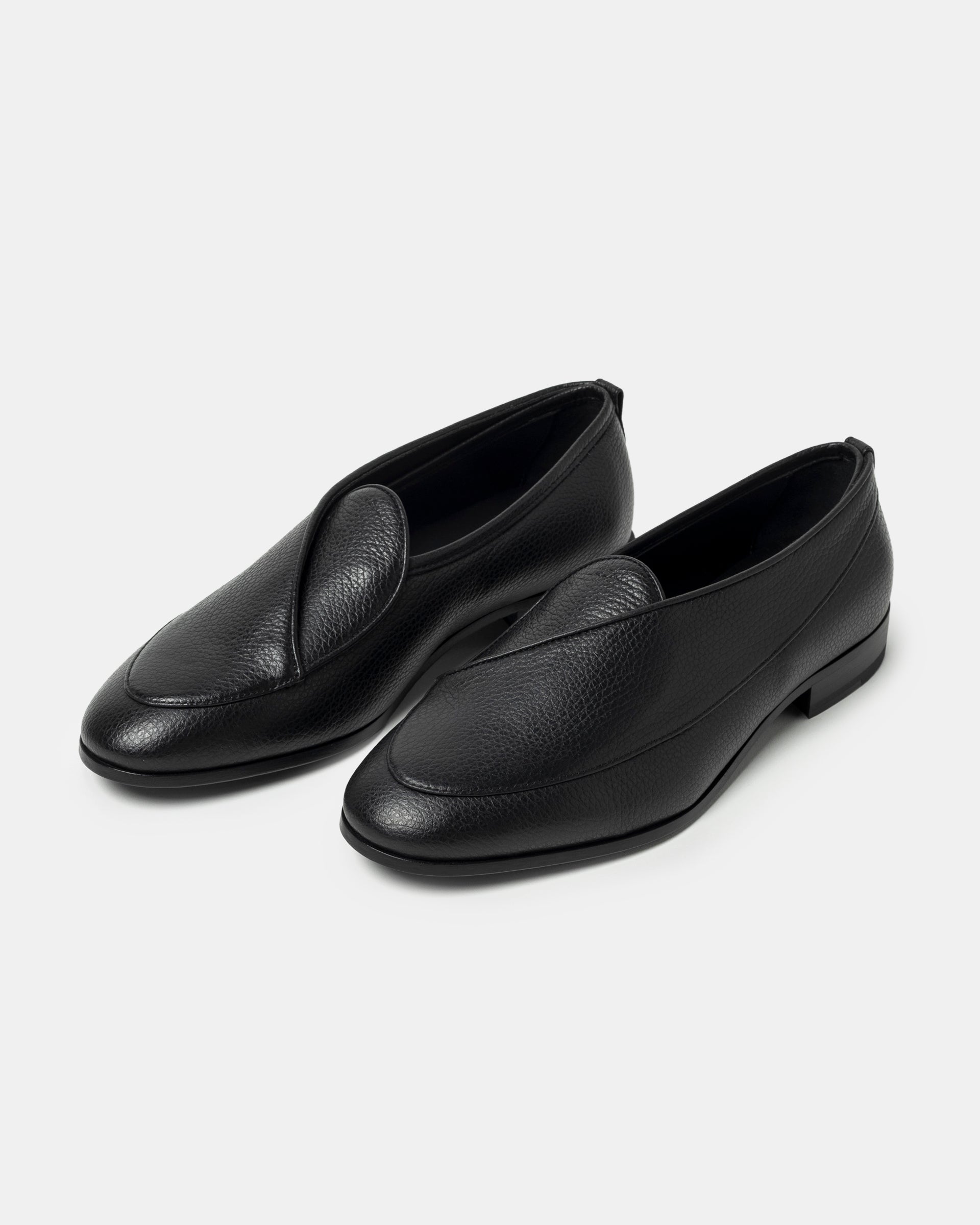 Shin Loafer in Shungite Black