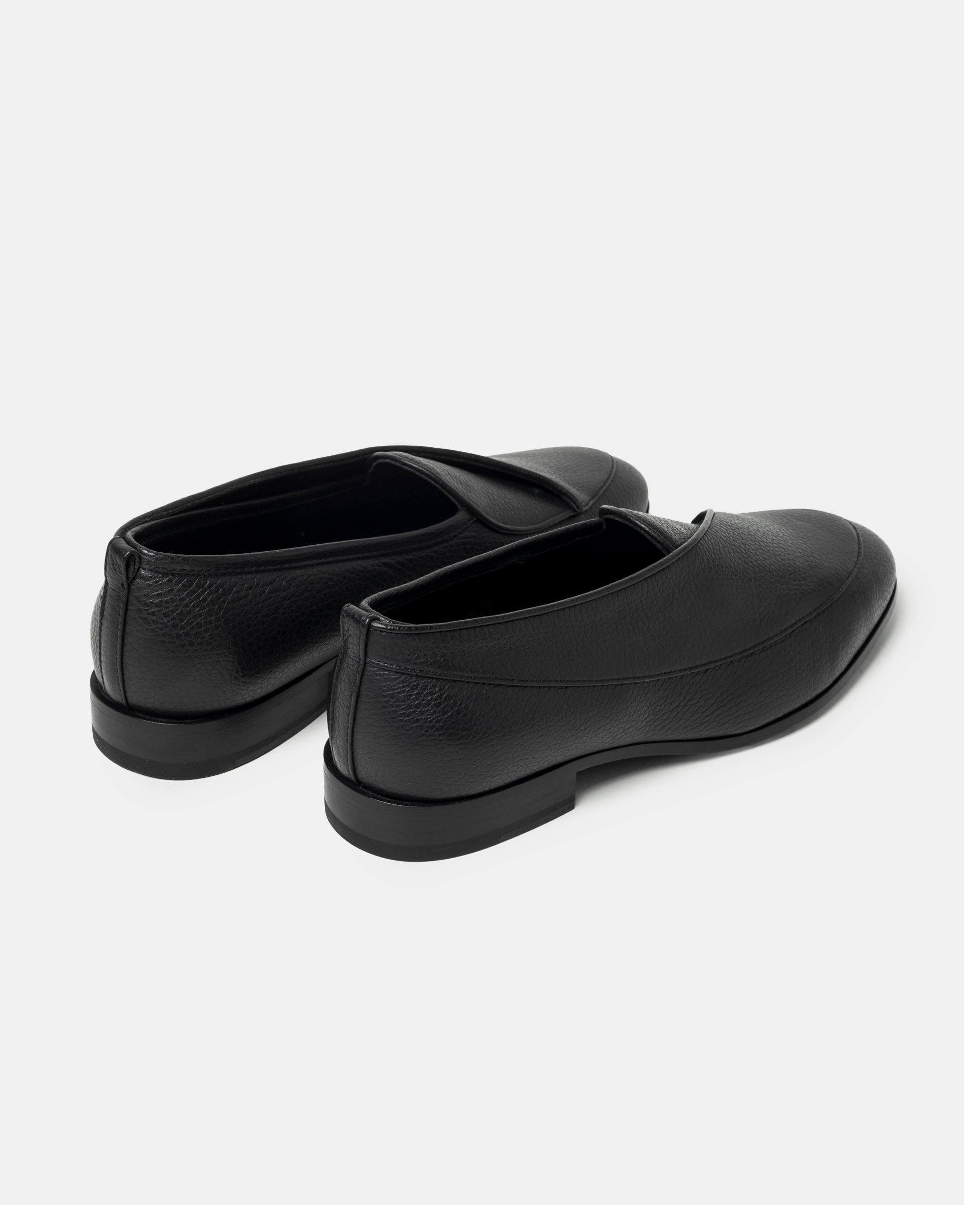 Shin Loafer in Shungite Black
