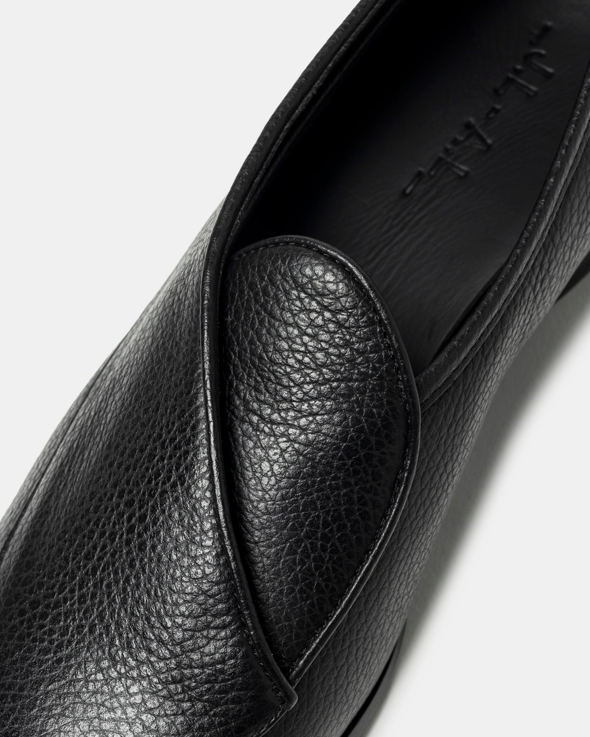 Shin Loafer in Shungite Black