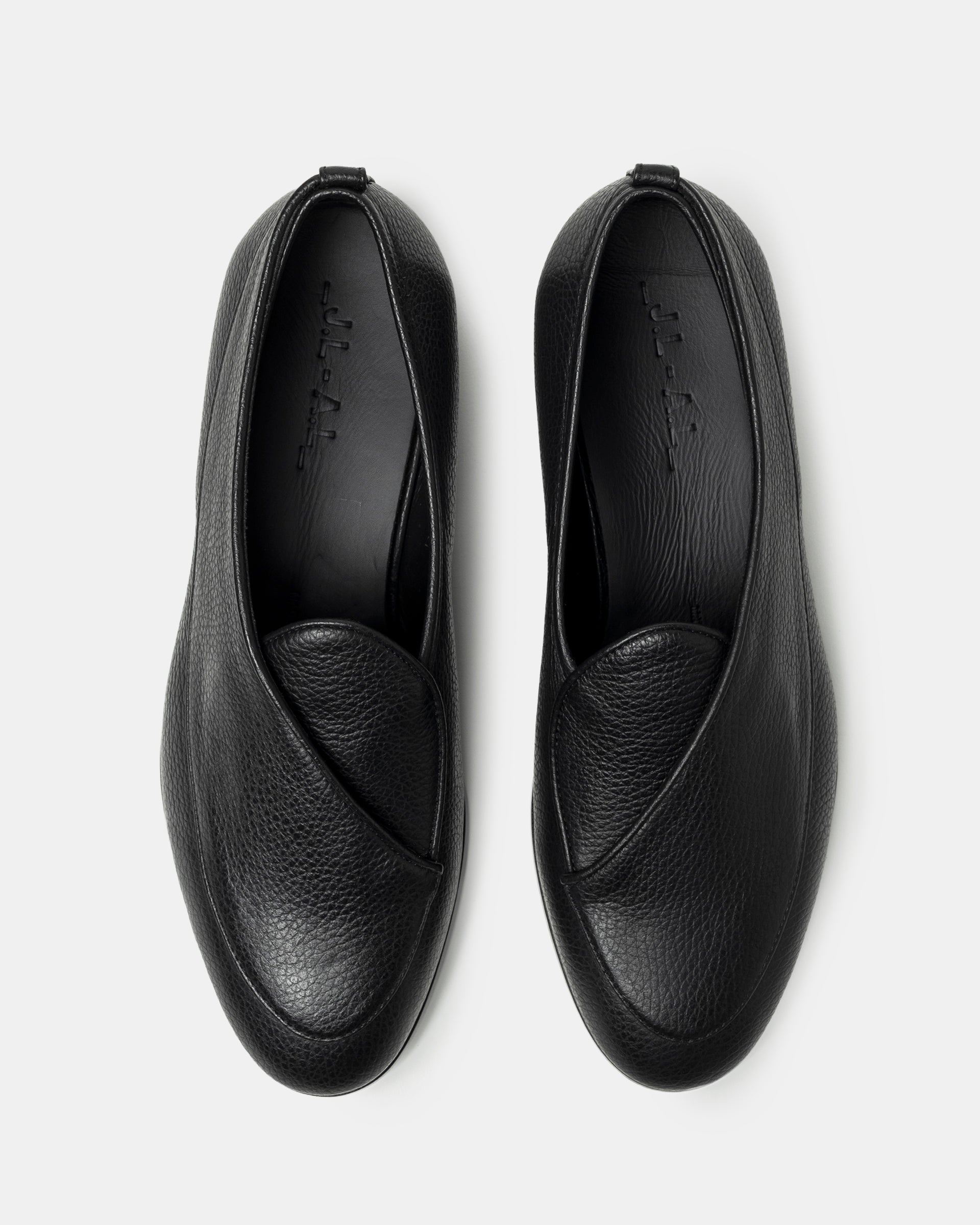 Shin Loafer in Shungite Black