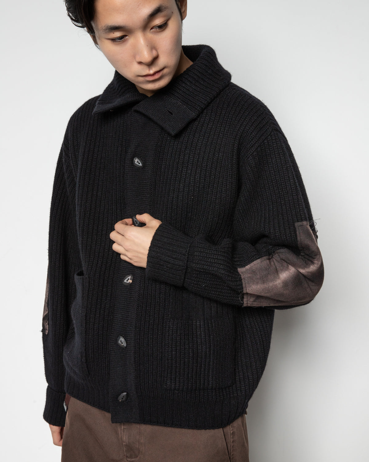 Sun-Bleached Wide Collar Knit Cardigan In Black