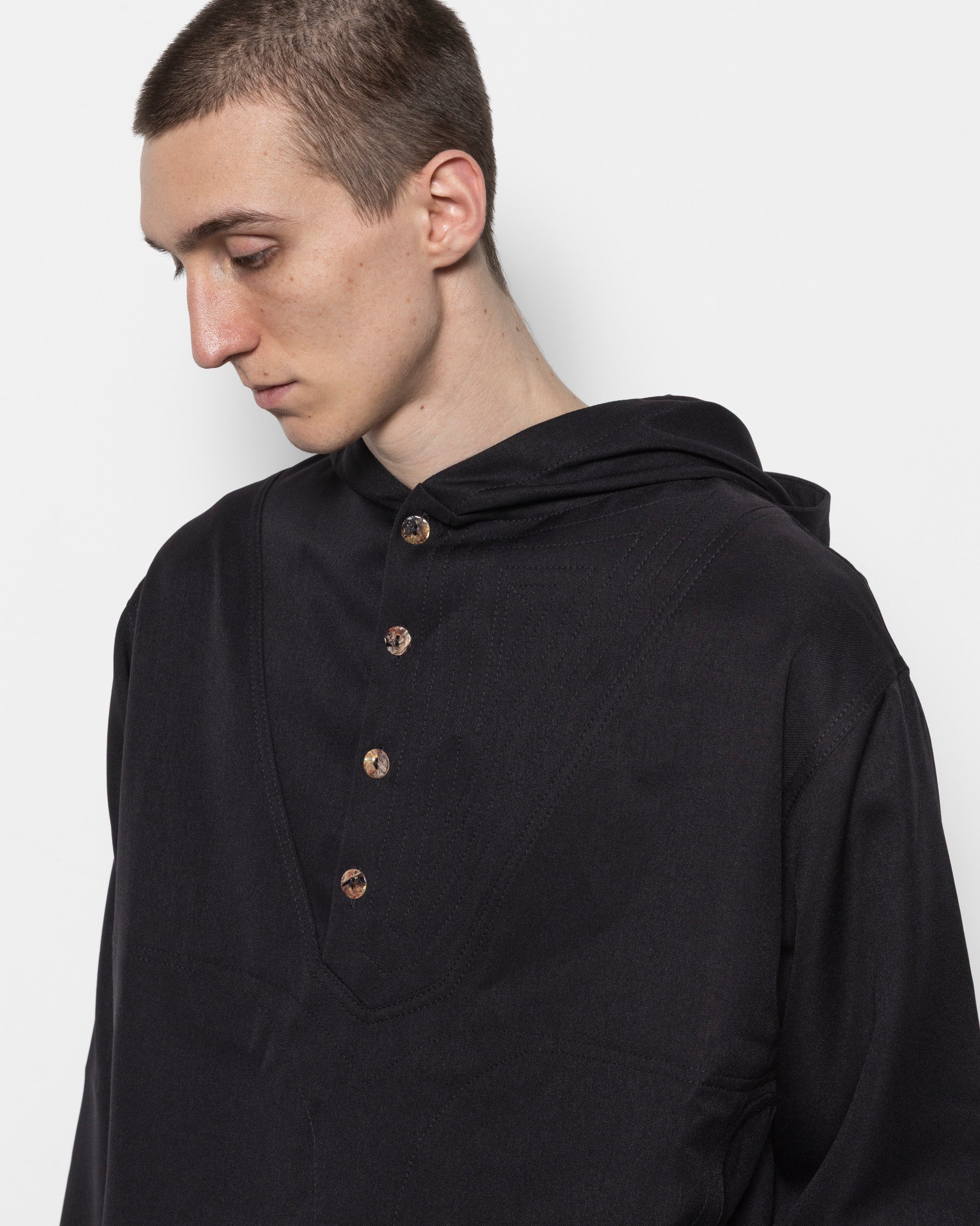 Slatina Hooded Top Long-Sleeve in Black