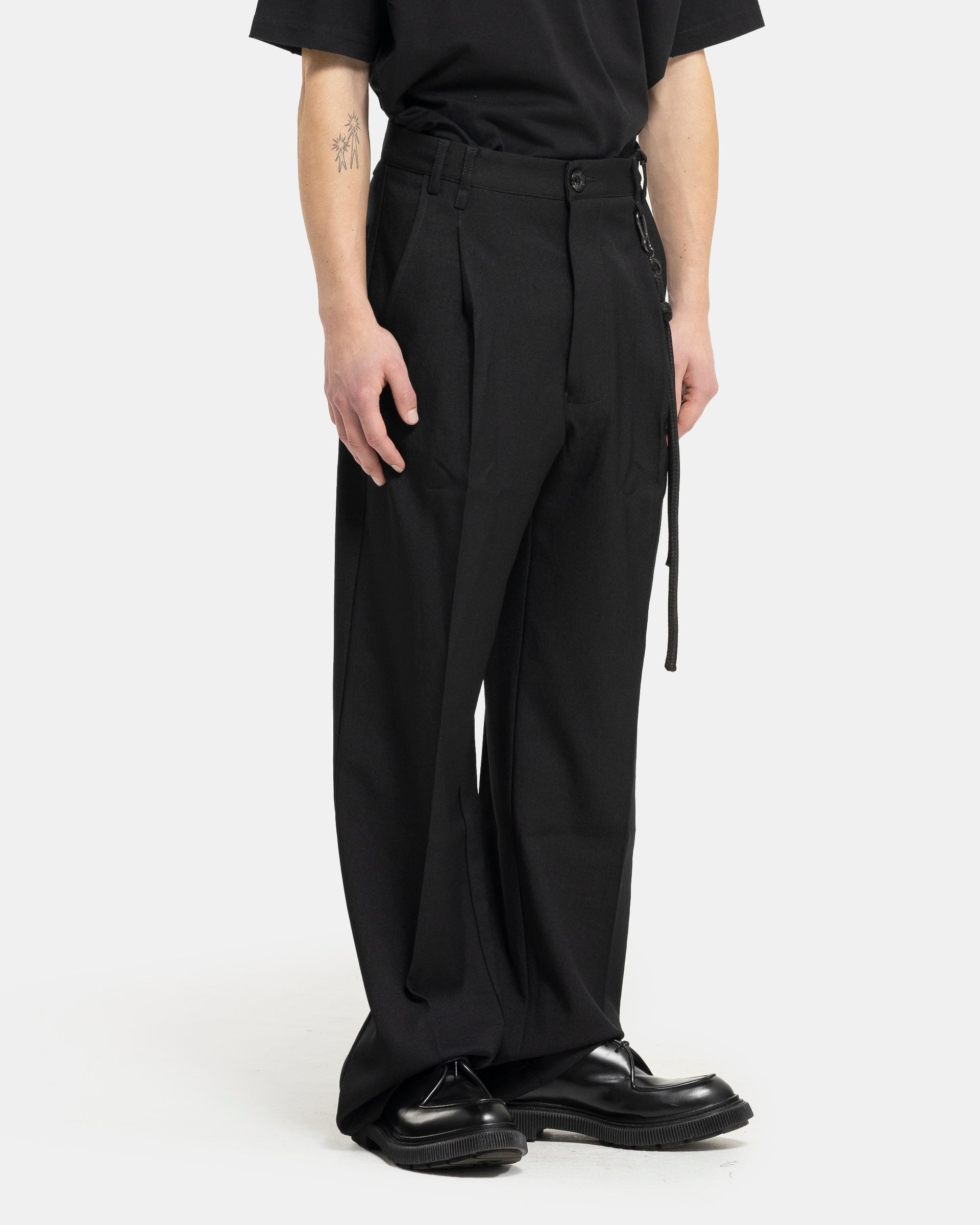 Loose Pleated Pant in Black