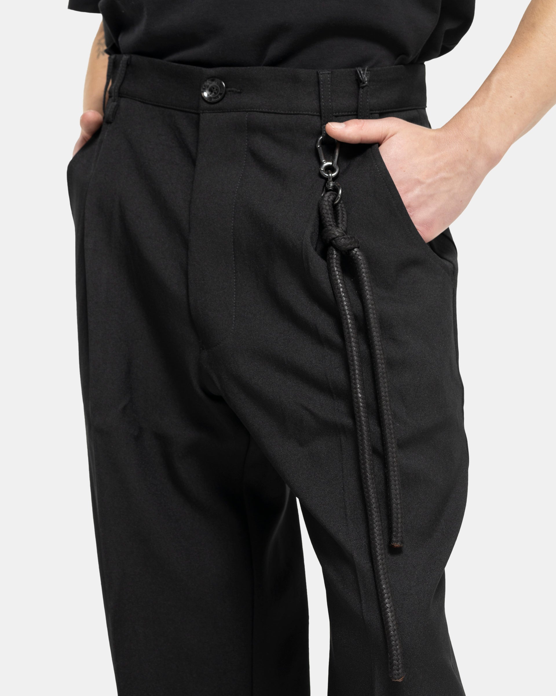 Loose Pleated Pant in Black