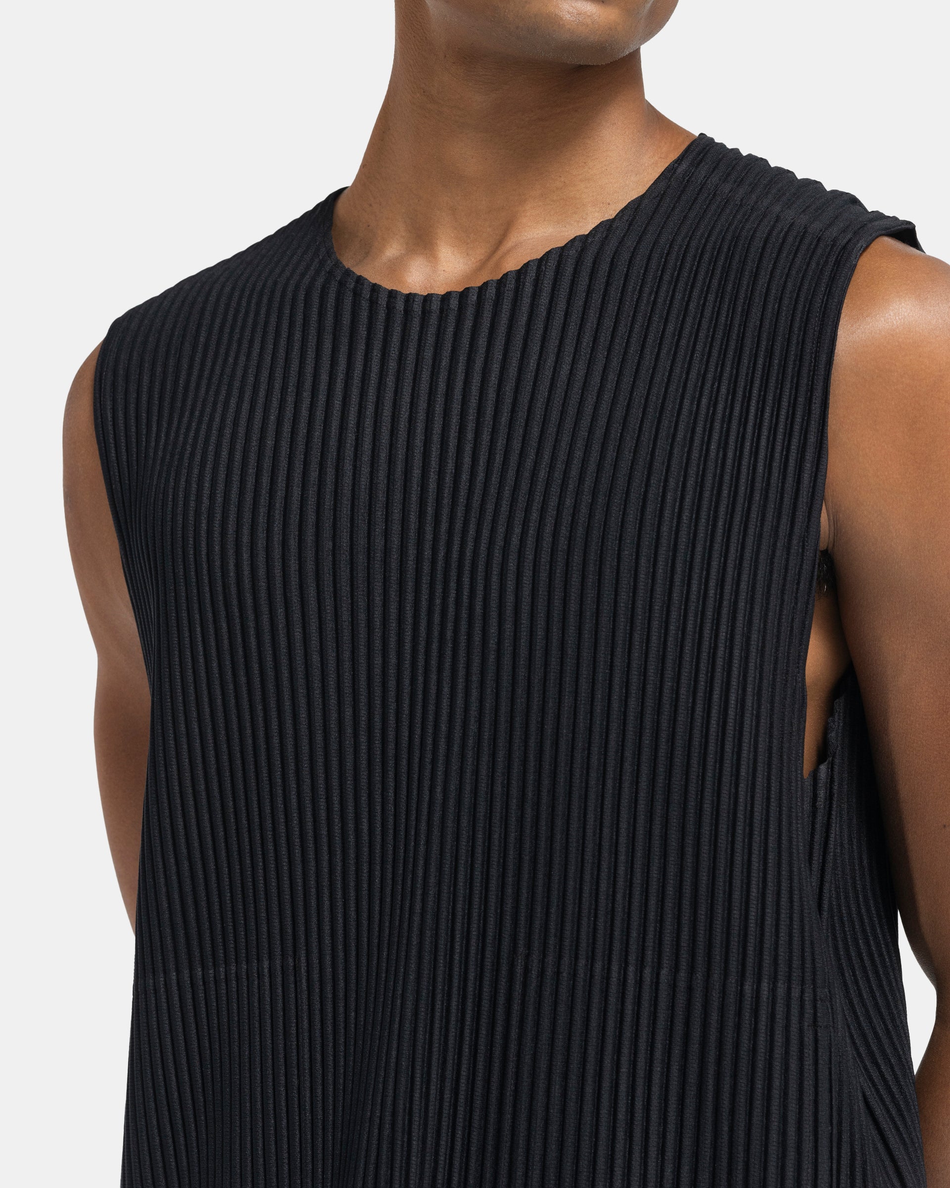 Tailored Pleated Vest in Black