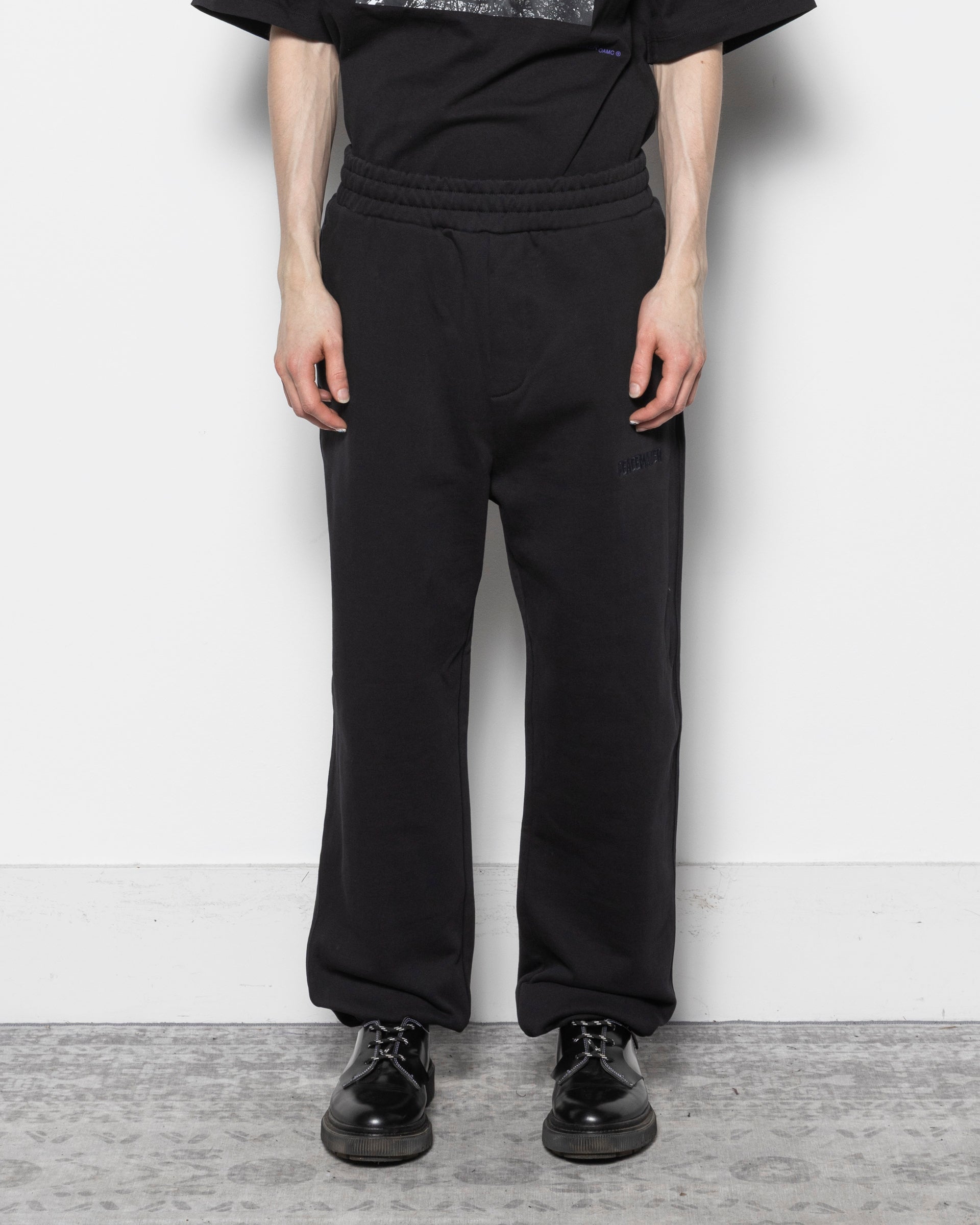 Loose Fit Sweatpants Peacemaker Logo in Black