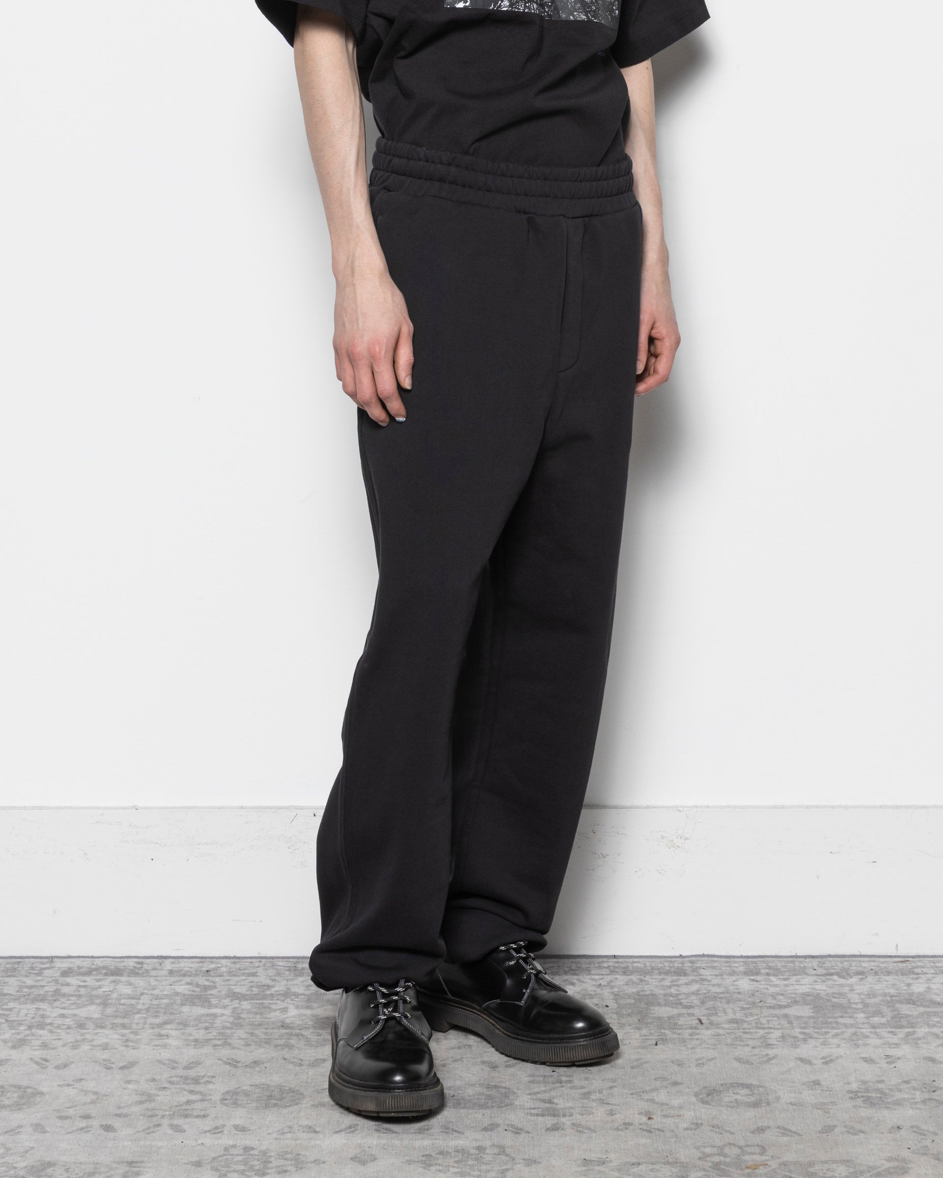 Loose Fit Sweatpants Peacemaker Logo in Black