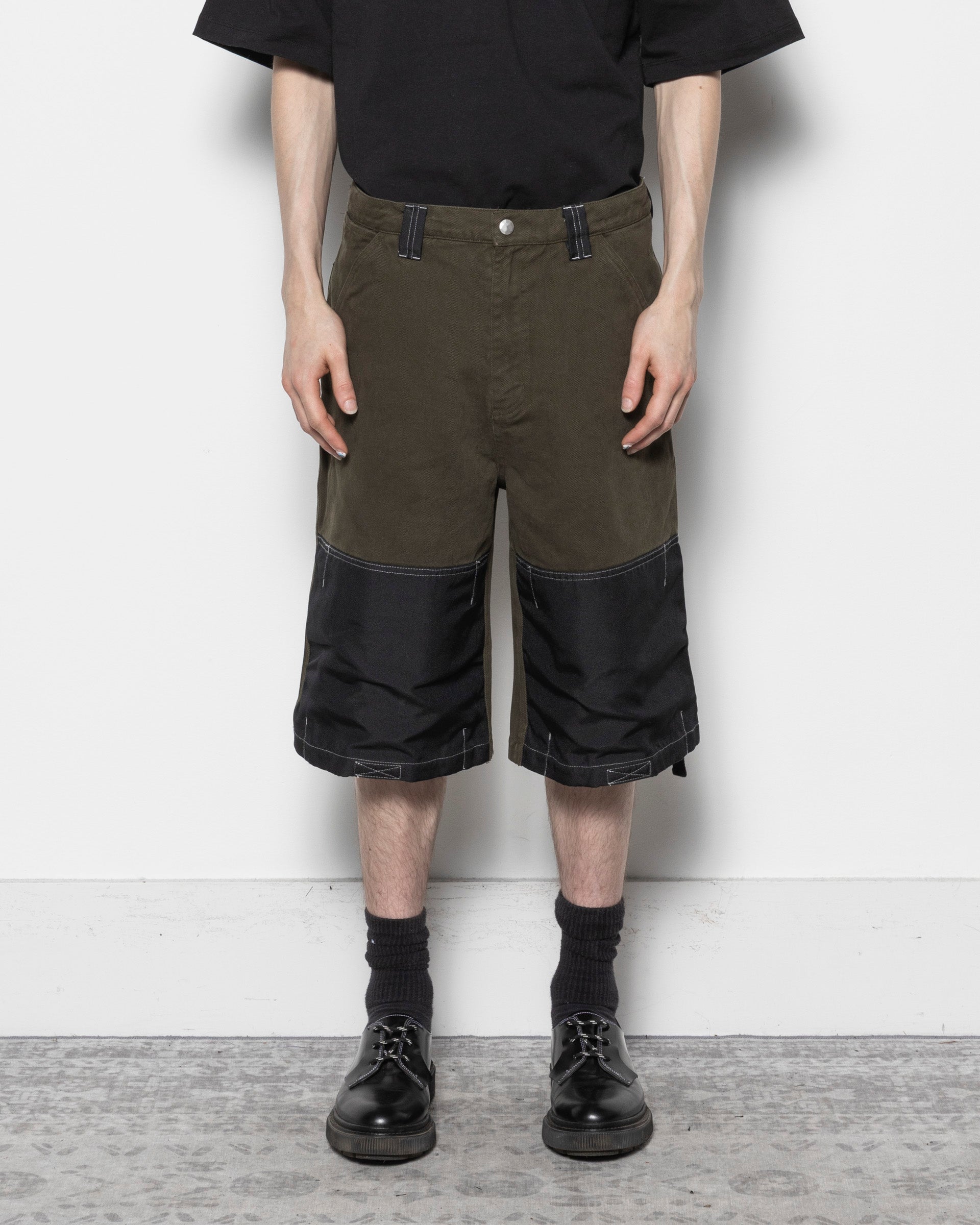 Workwear Shorts in Military Green
