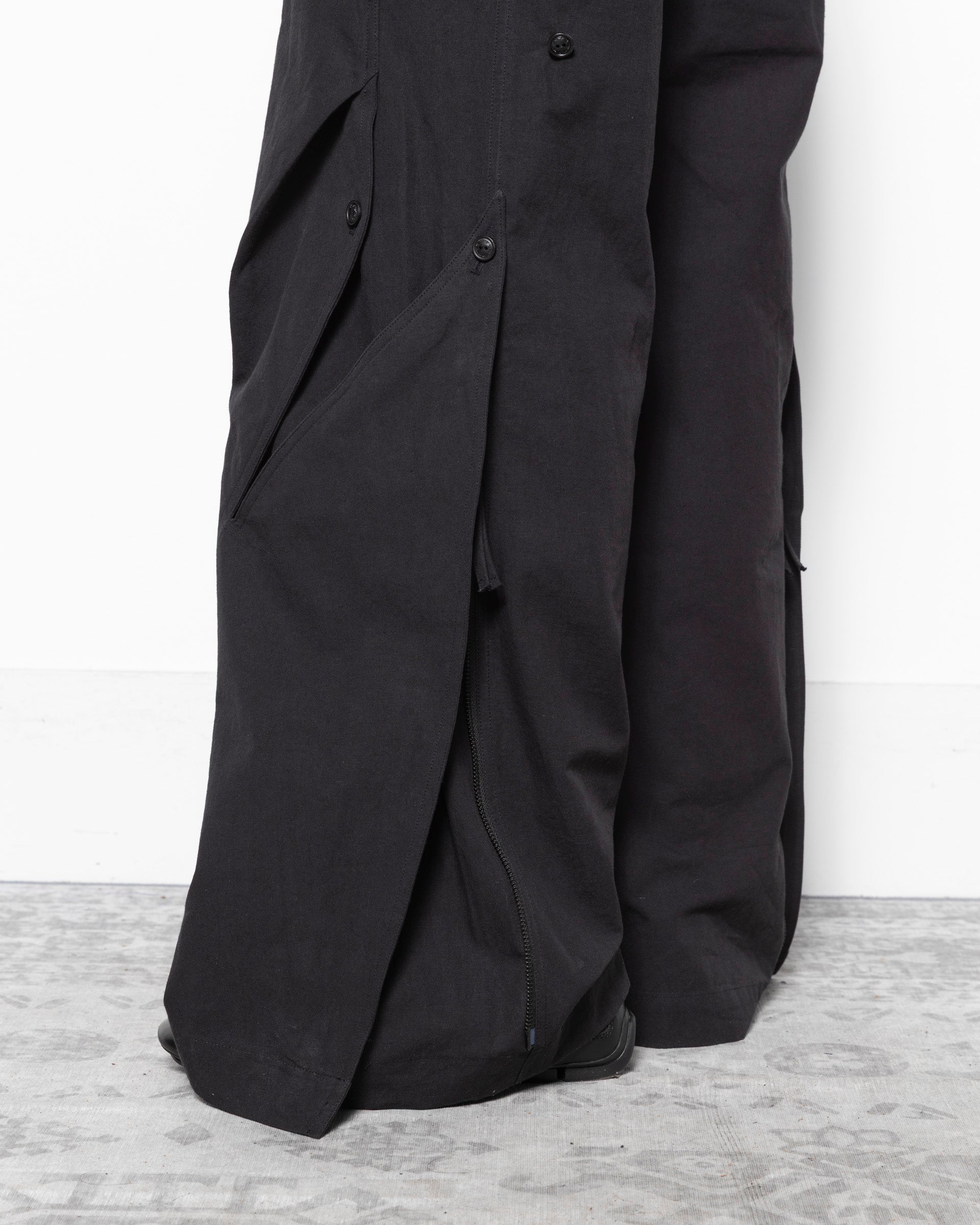 Pleats Pants in Black