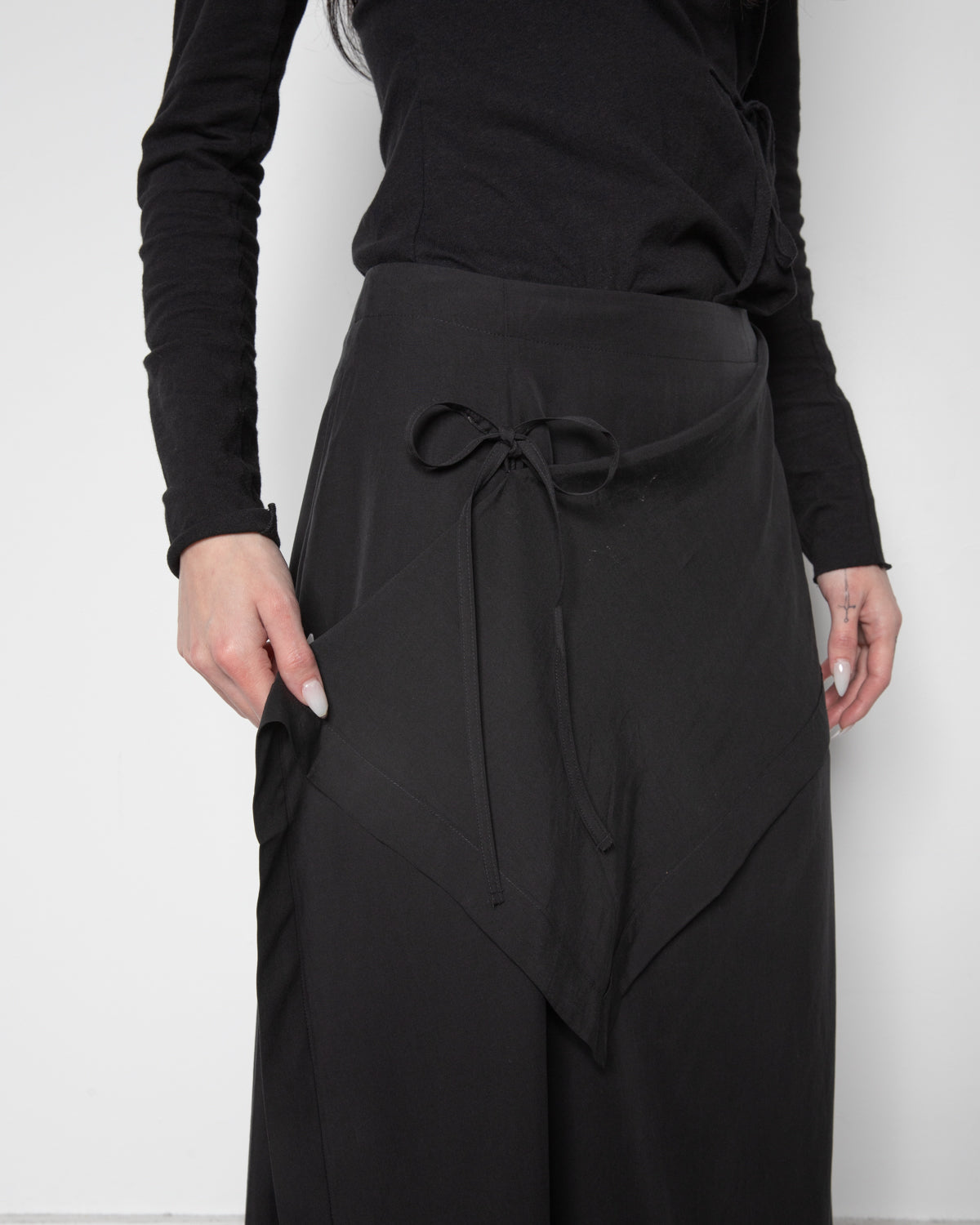 Layered RAW-Edge Skirt in Black