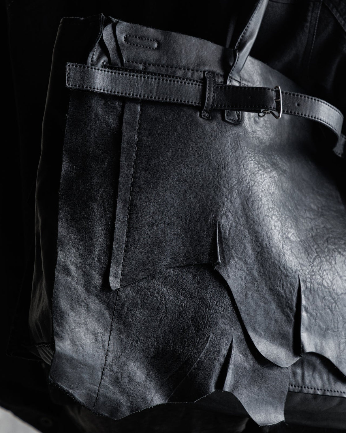 Ragged Leather Tote in Black