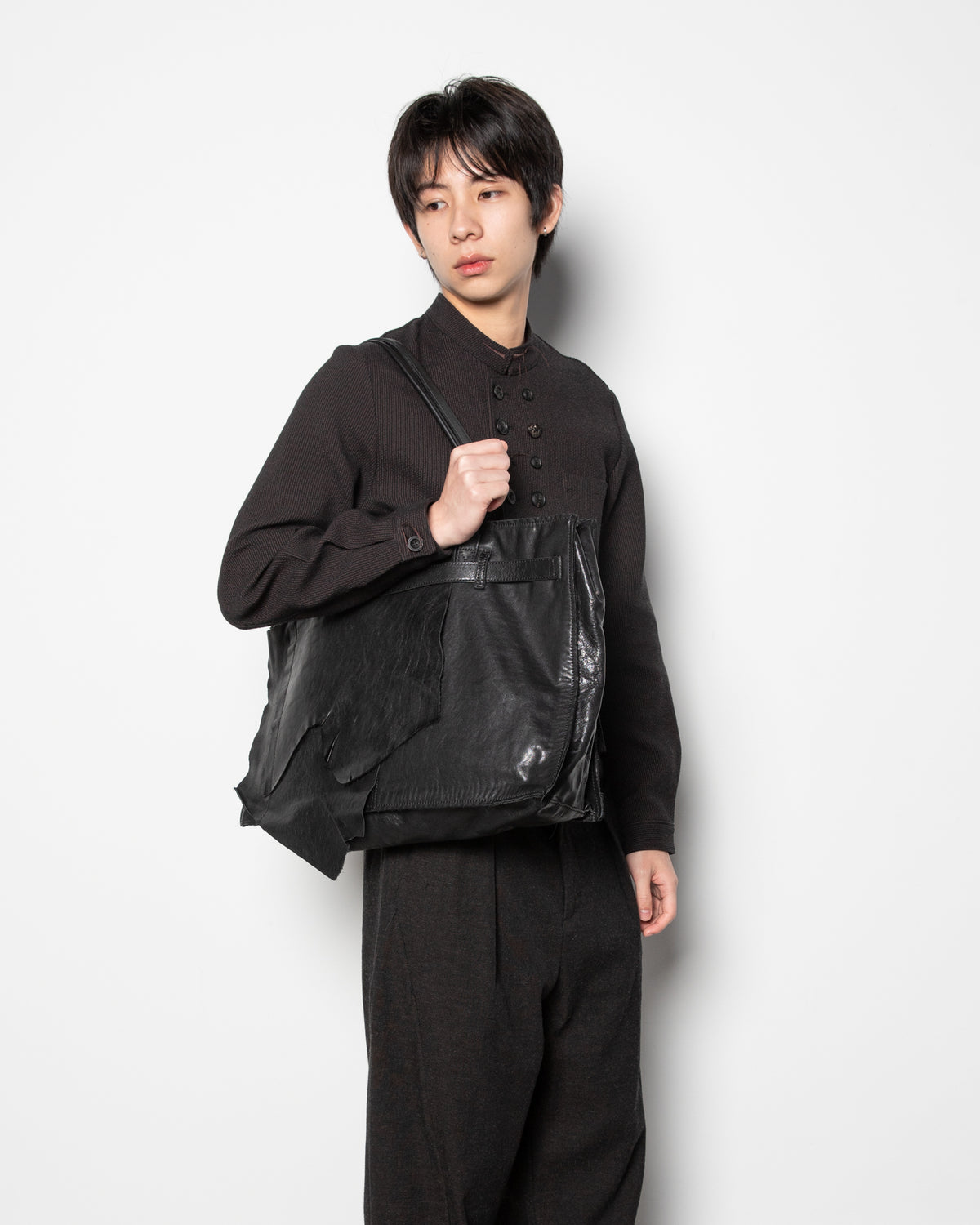 Ragged Leather Tote in Black