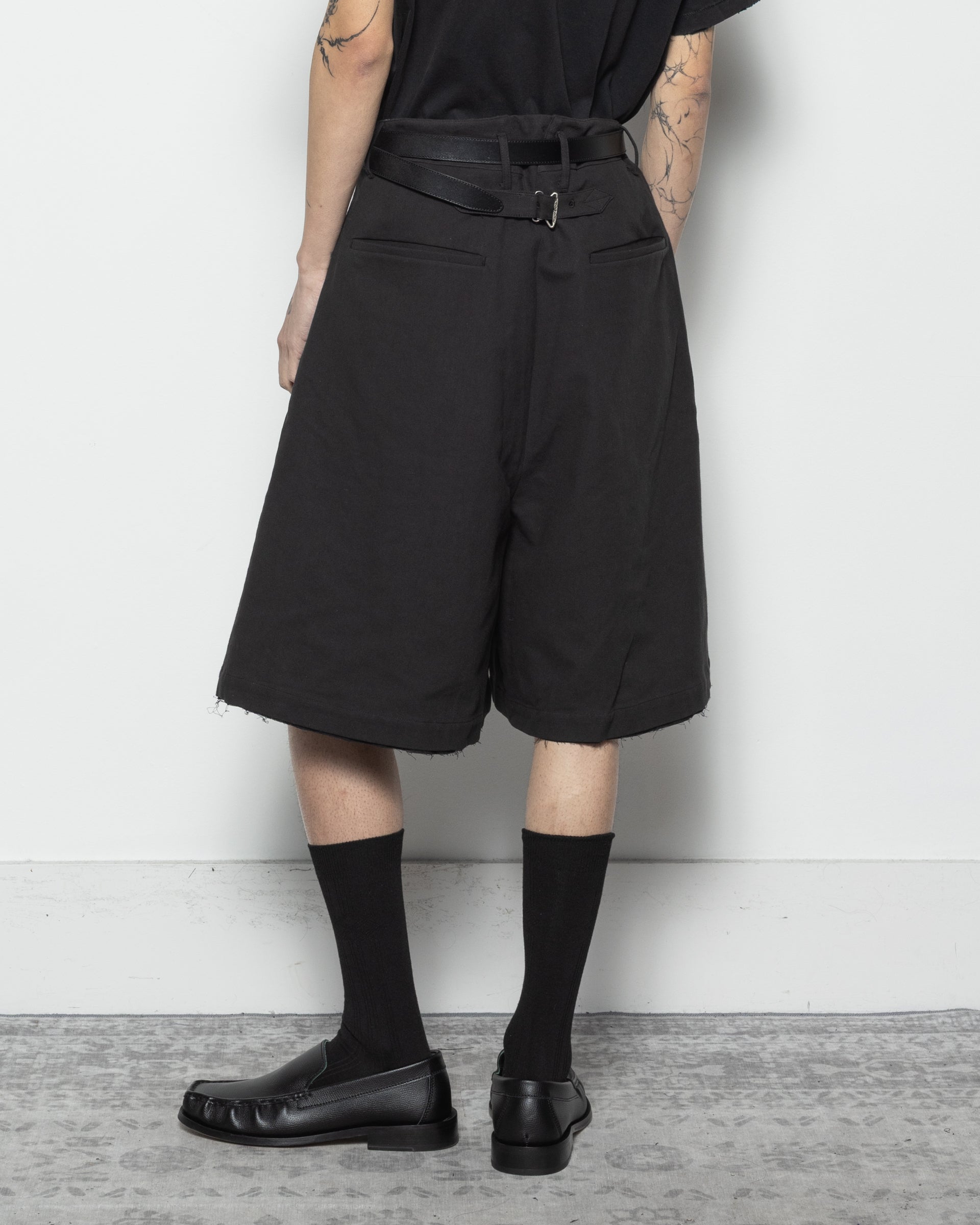 Button Draft Shorts in Black