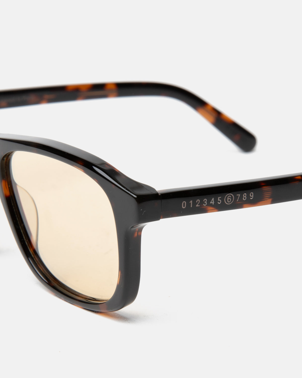 Lunettes 8  Écailles