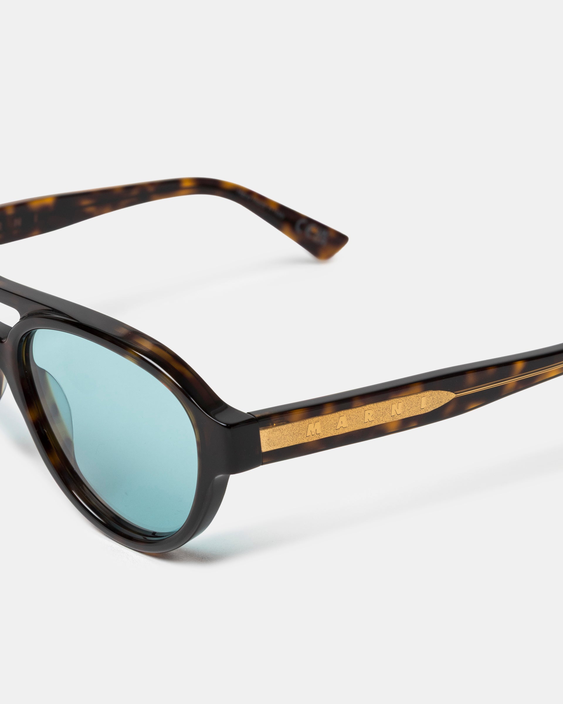 Zeanou in Dark Havanna