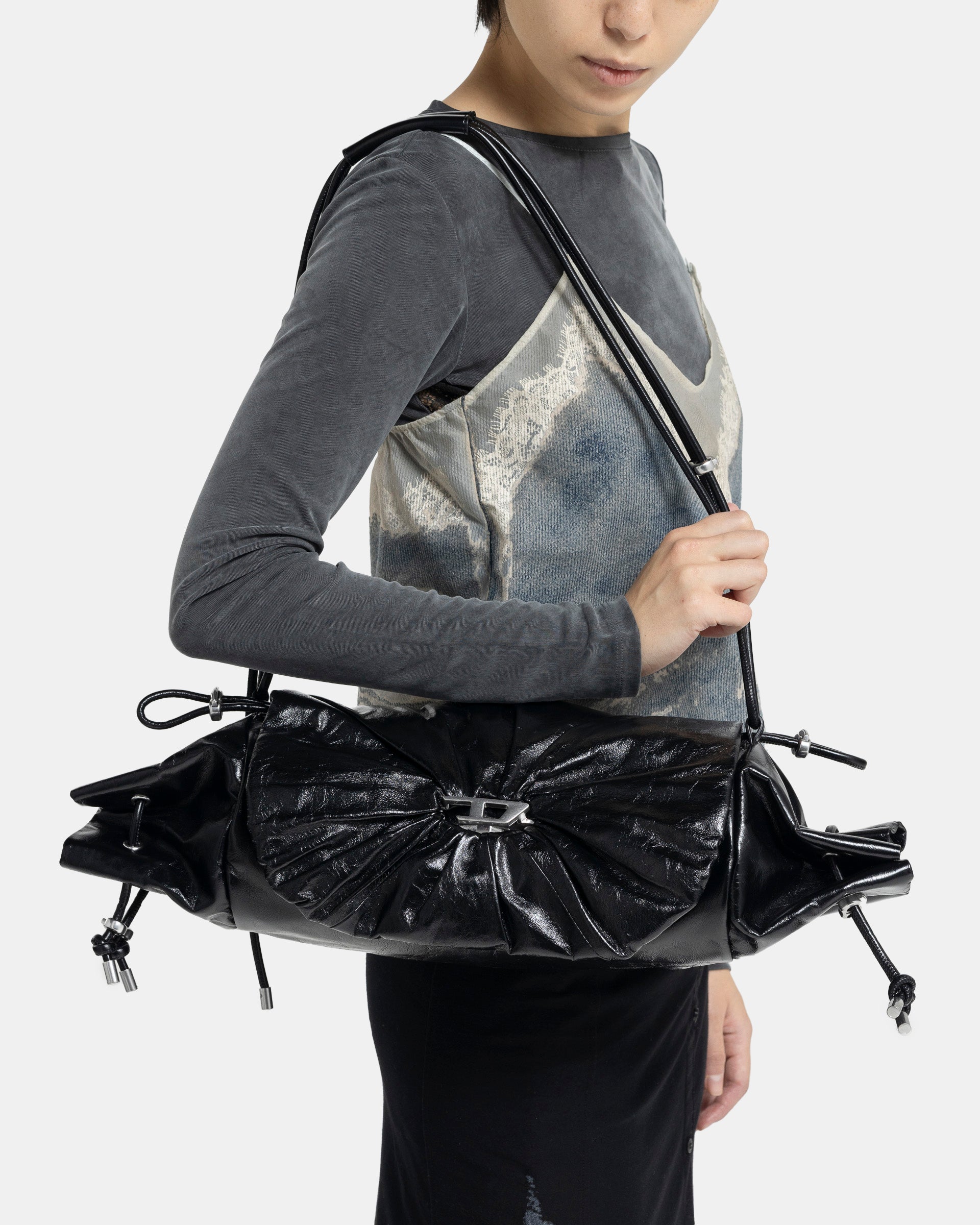 Scrunch D Shoulder Bag in Black